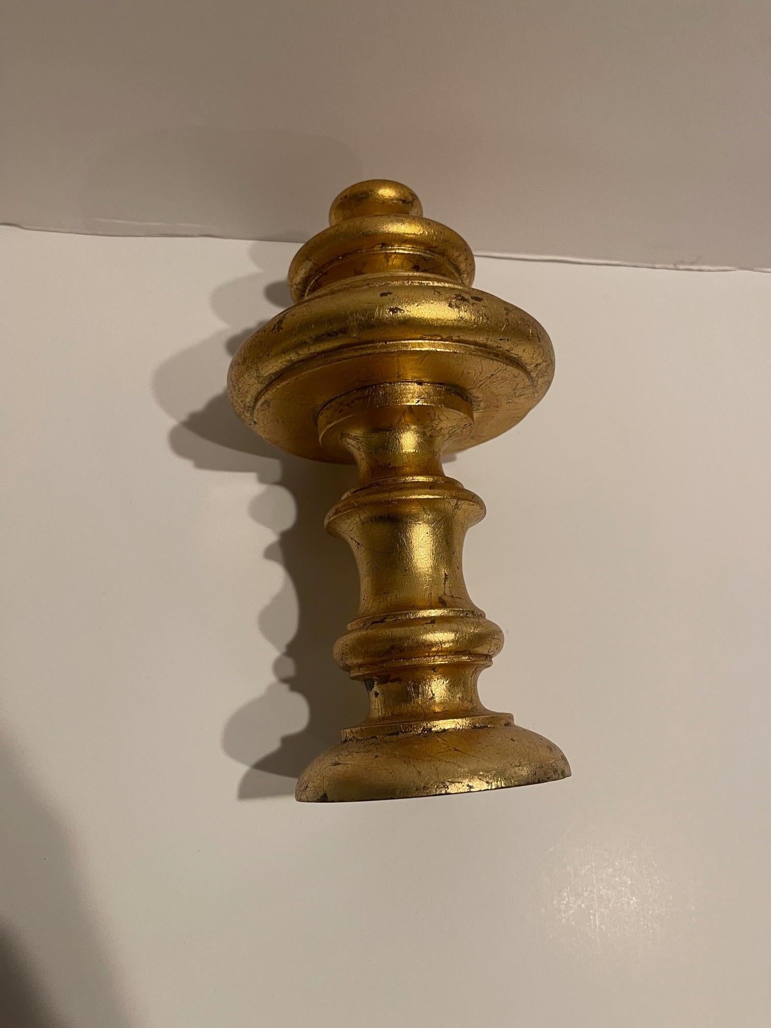 Paire de  Dos à cravate ou décoratif français en bois doré, fin du 19ème siècle en vente 1