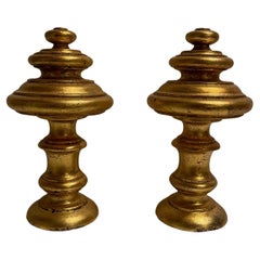 Paire de  Dos à cravate ou décoratif français en bois doré, fin du 19ème siècle