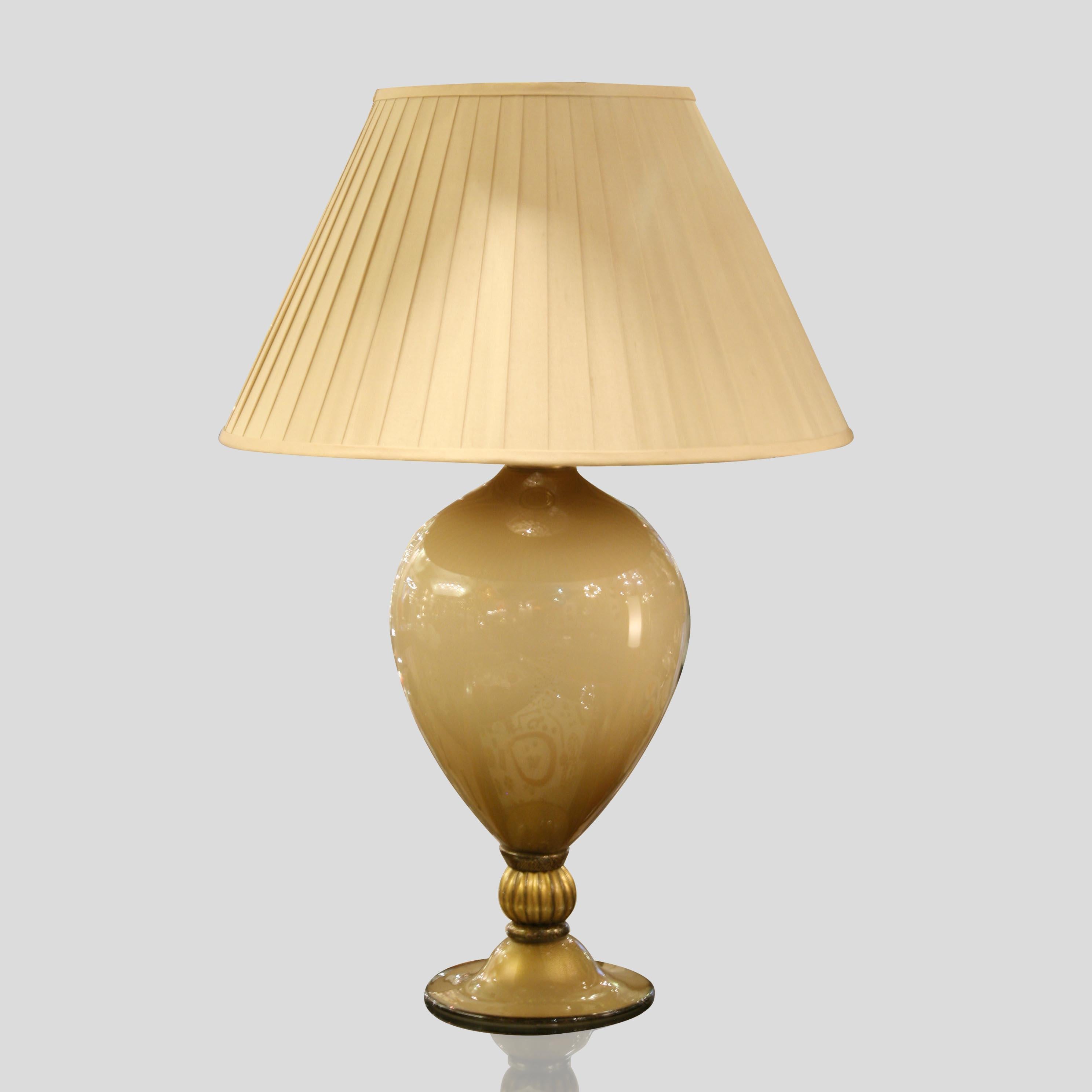 Contemporary Pair of Gold Italian Veronese Vase Table Lamps by Alberto Dona