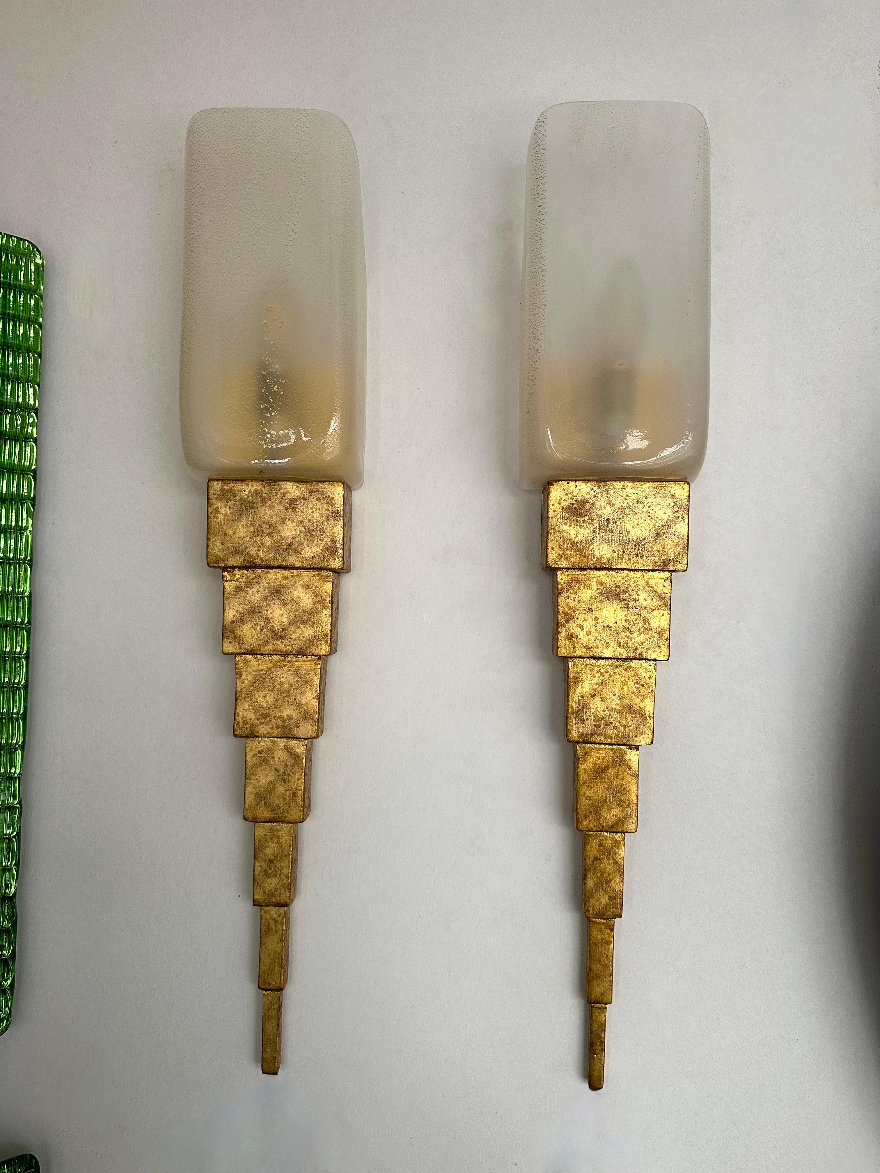 Pareja de apliques de cristal de Murano dorado y madera dorada de Terzani, Italia, años 90 en venta 5