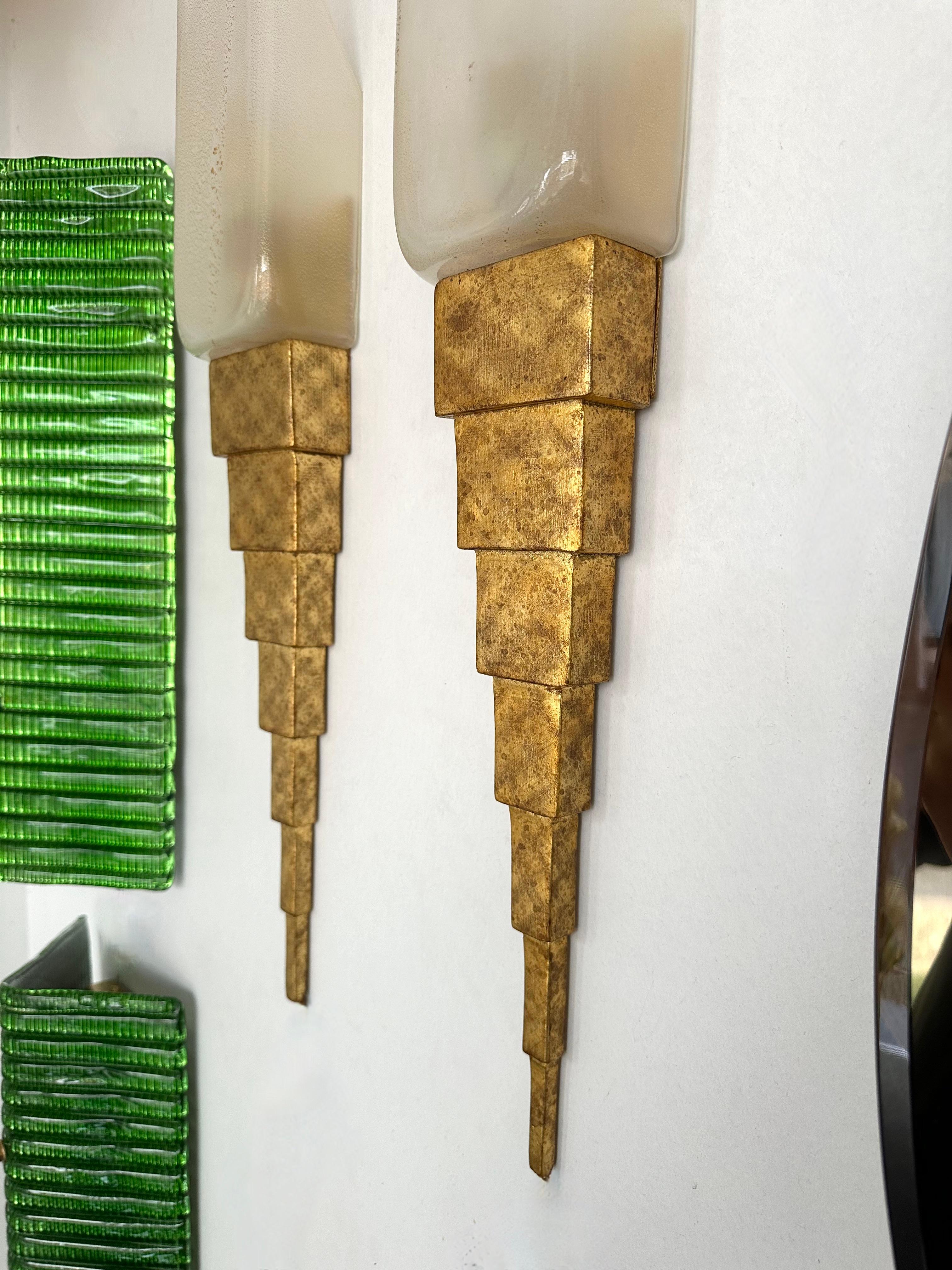Pareja de apliques de cristal de Murano dorado y madera dorada de Terzani, Italia, años 90 Cristal de Murano en venta