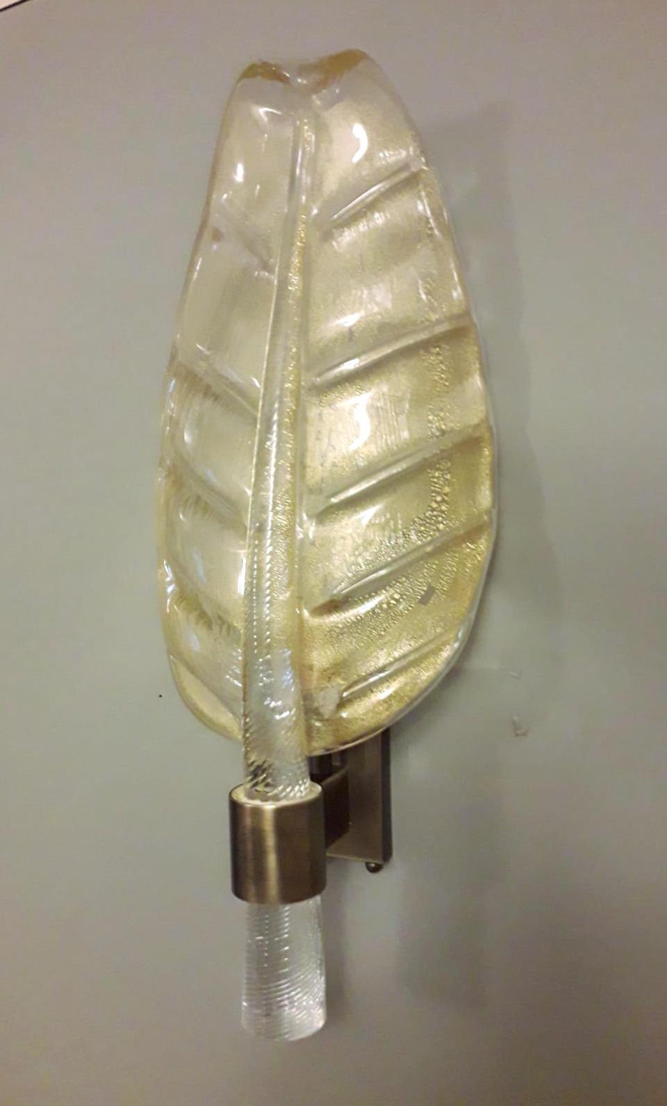 Italian leaf shaped wall light shown in hand blown murano glass infused with 24-karat gold flecks mounted on bronze frame / Made in Italy by Barovier e Toso, circa 1950s
1 light / E12 or E14 type / max 40W
Measures: Height 20 inches / width 8 inches