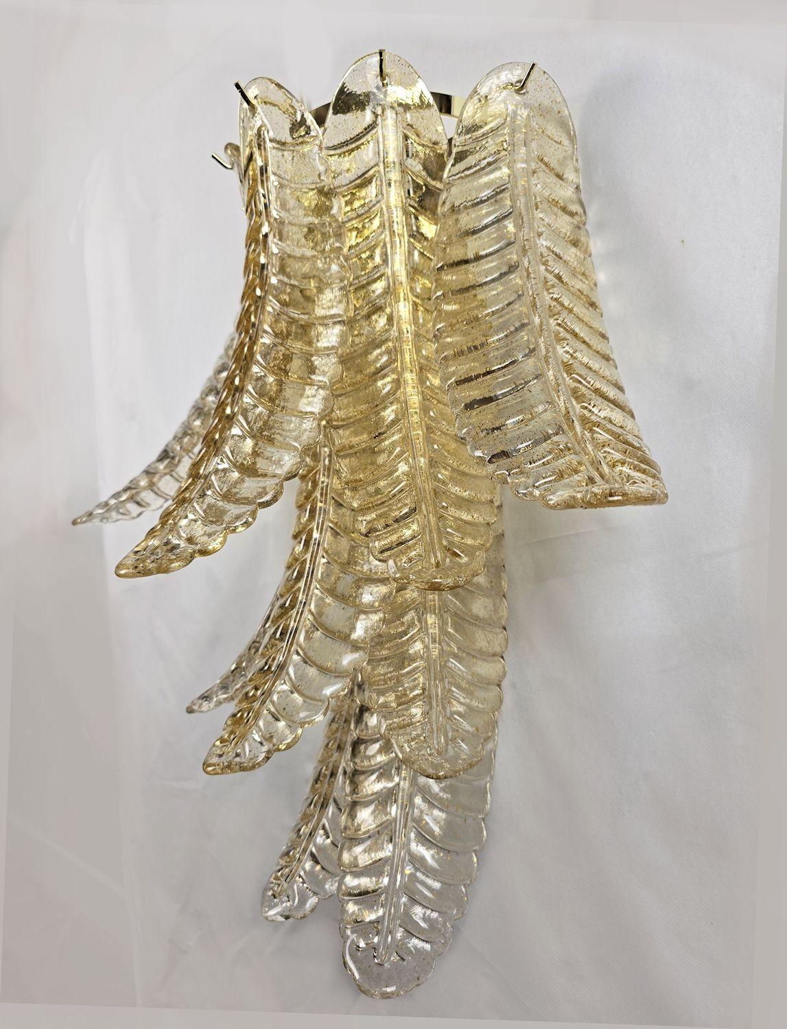 Pareja de apliques de cristal de Murano con hojas doradas en Excelente estado para la venta en Dallas, TX