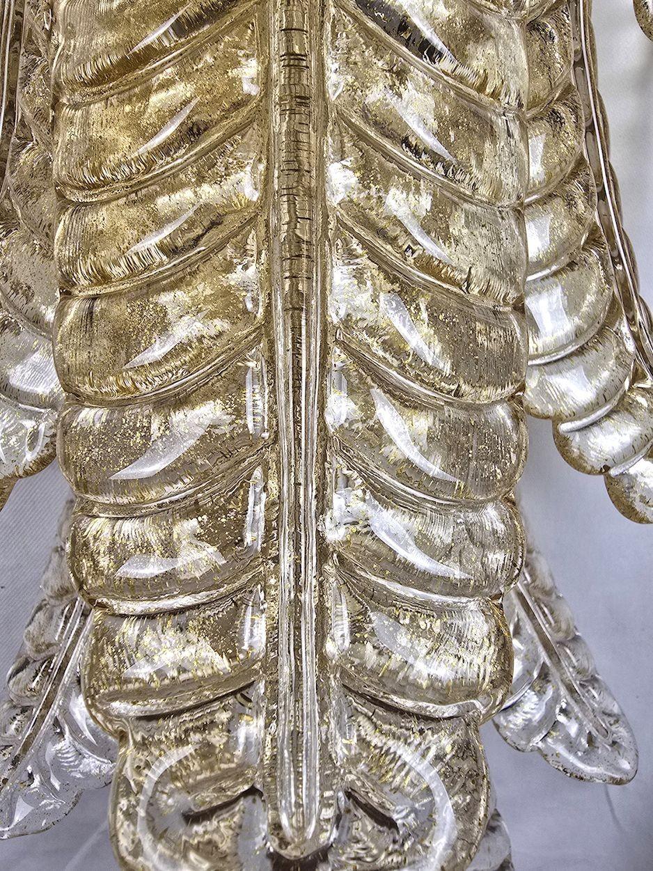 Pareja de apliques de cristal de Murano con hojas doradas en venta 2