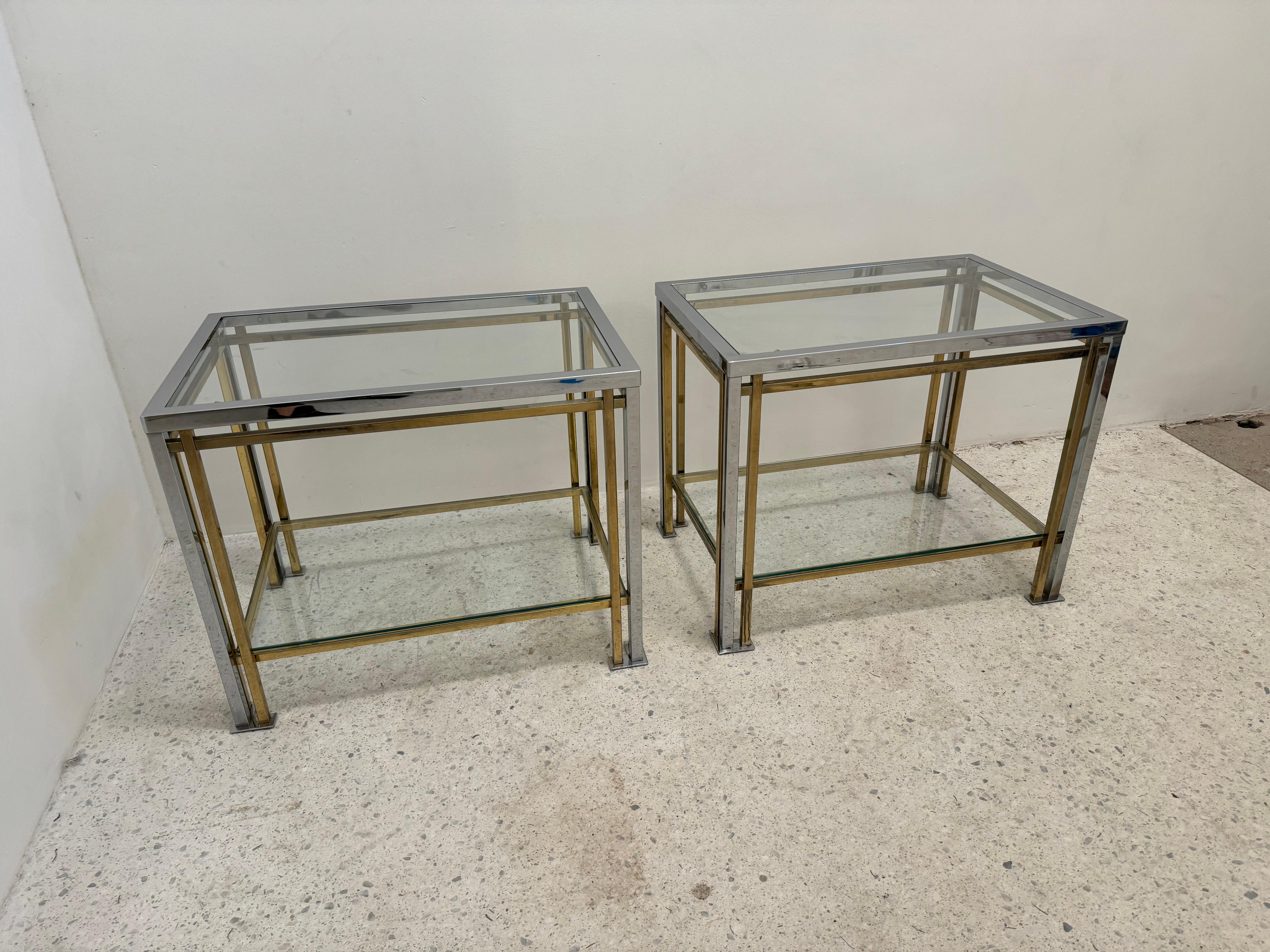 Beistelltische aus Goldmetall und Chrom mit Glasplatte, Paar (Metall) im Angebot