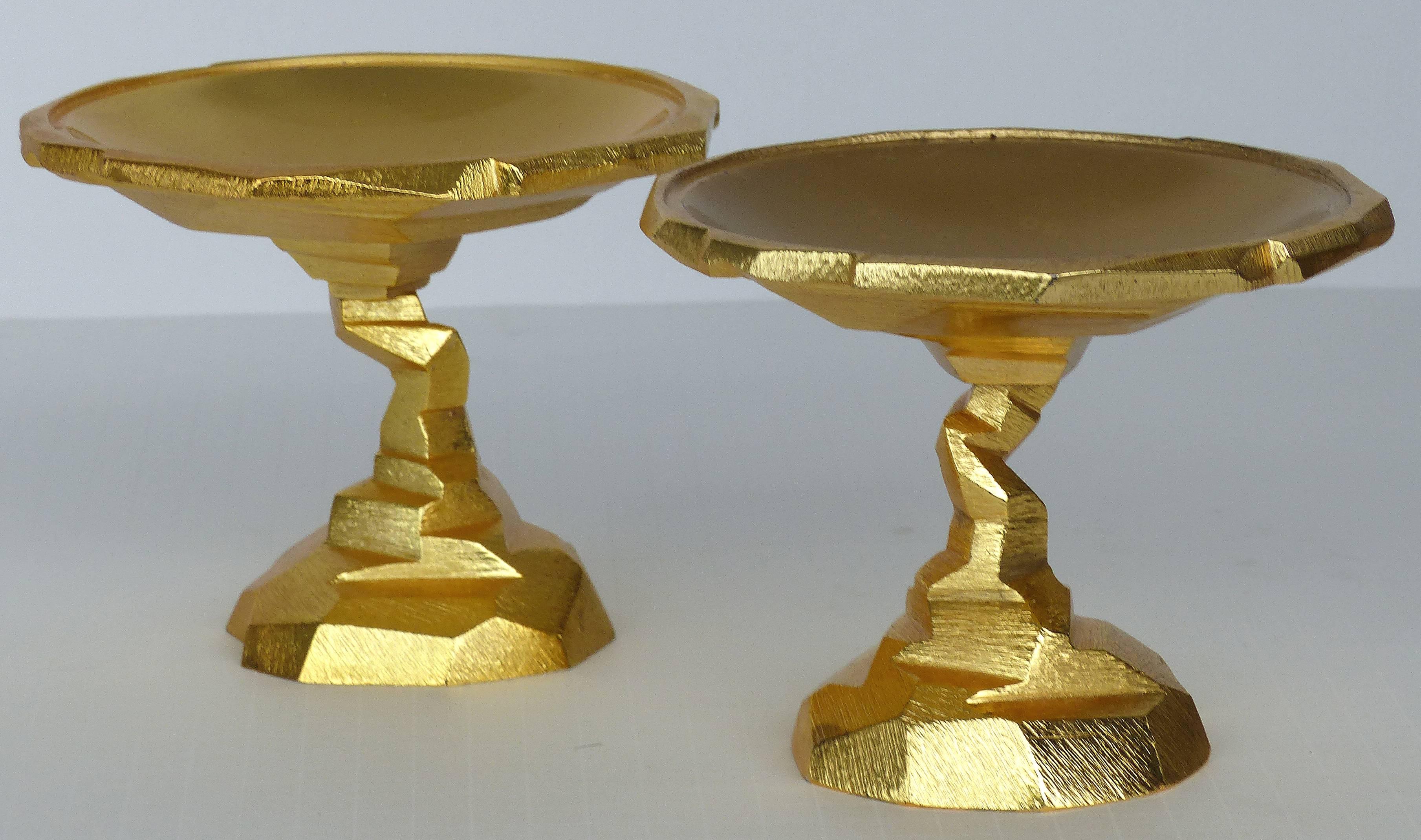 Zum Verkauf angeboten wird ein Paar von Michael Aram Gold 
