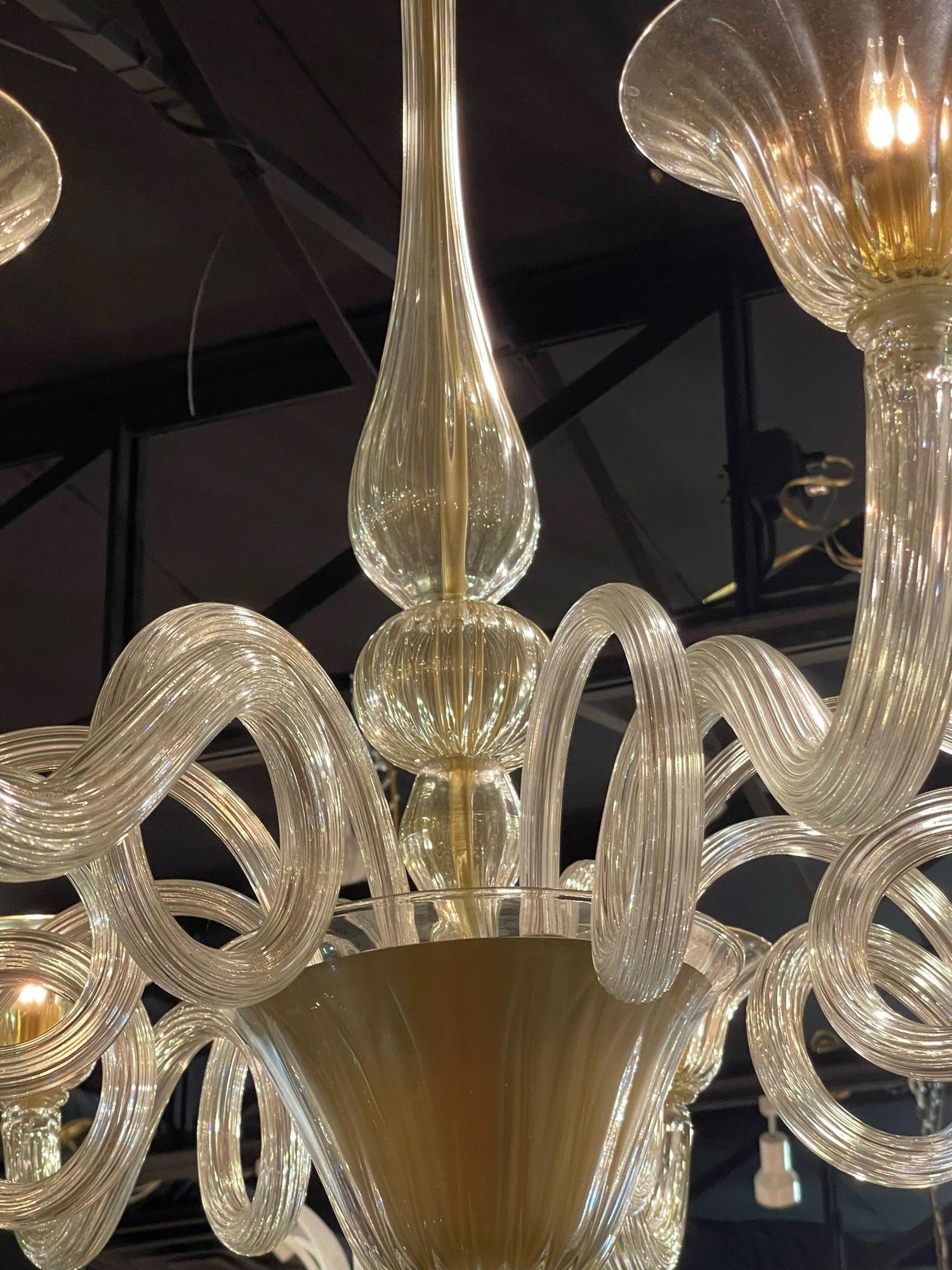 XXI secolo e contemporaneo Coppia di lampadari in vetro di Murano oro in vendita