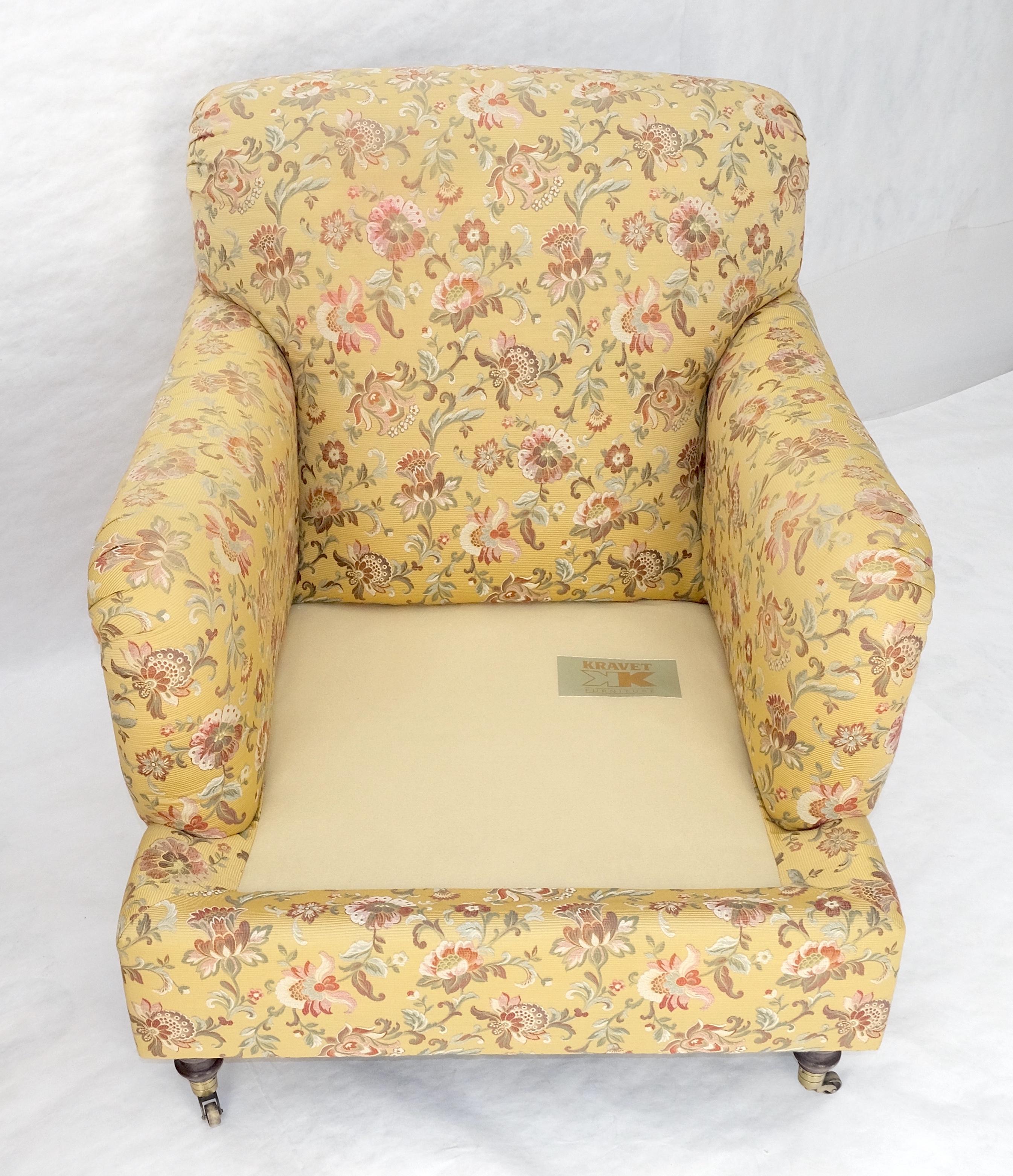 Paar Gold & Rosa Floral Seide Wie Polsterung Kravet Lounge Stühle MINT (Moderne der Mitte des Jahrhunderts) im Angebot