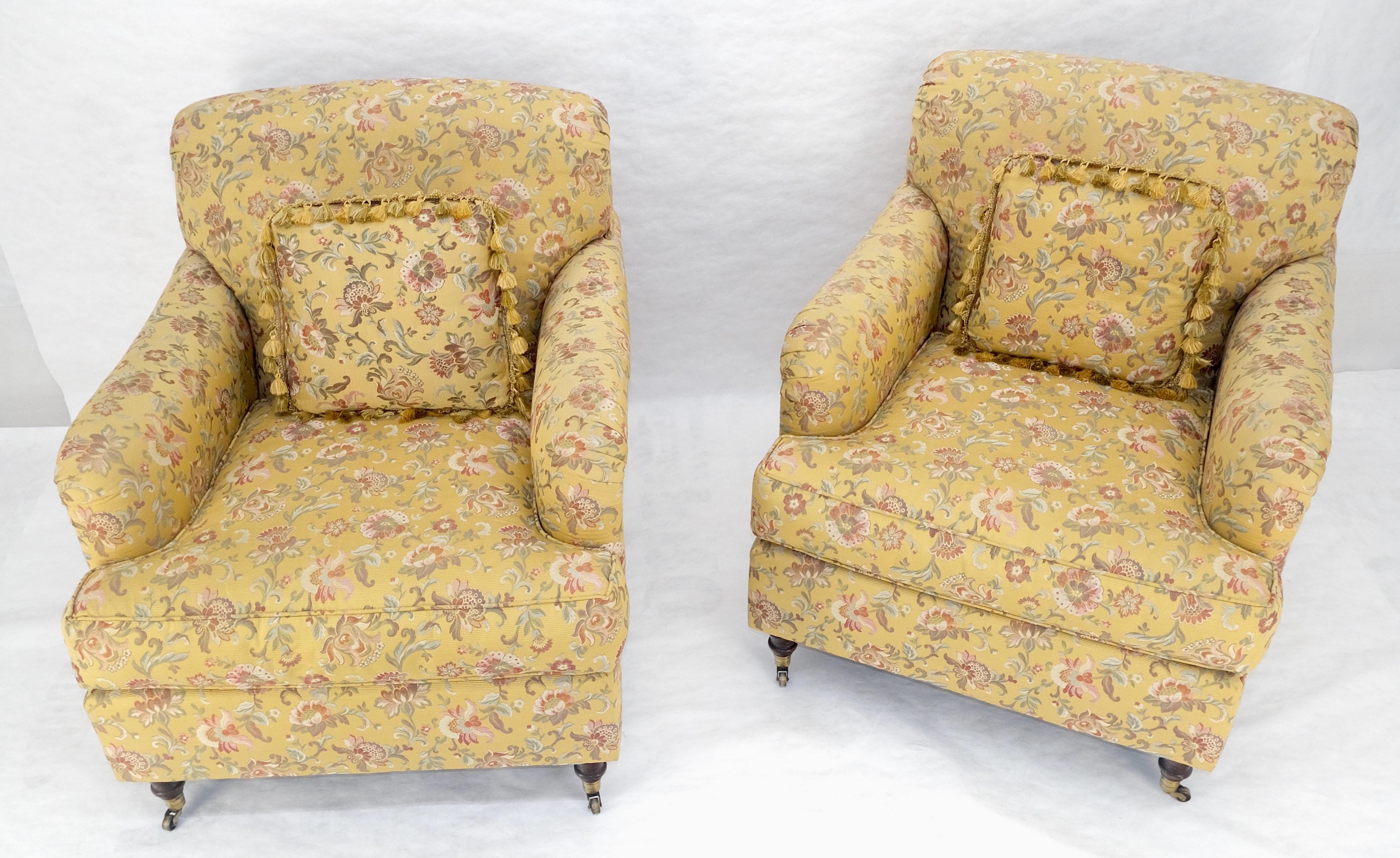 Paar Gold & Rosa Floral Seide Wie Polsterung Kravet Lounge Stühle MINT (amerikanisch) im Angebot