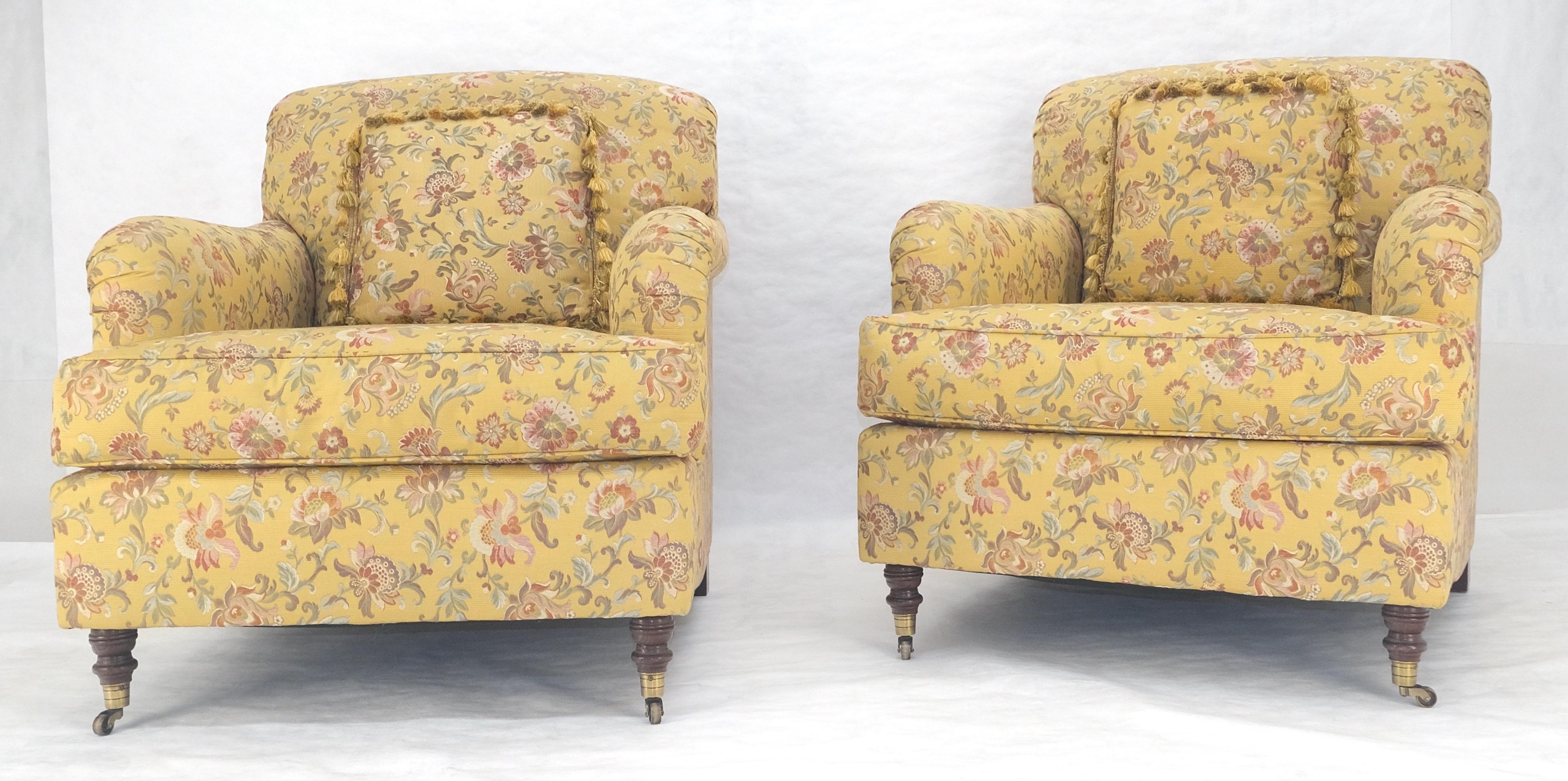 Paar Gold & Rosa Floral Seide Wie Polsterung Kravet Lounge Stühle MINT (Geschnitzt) im Angebot