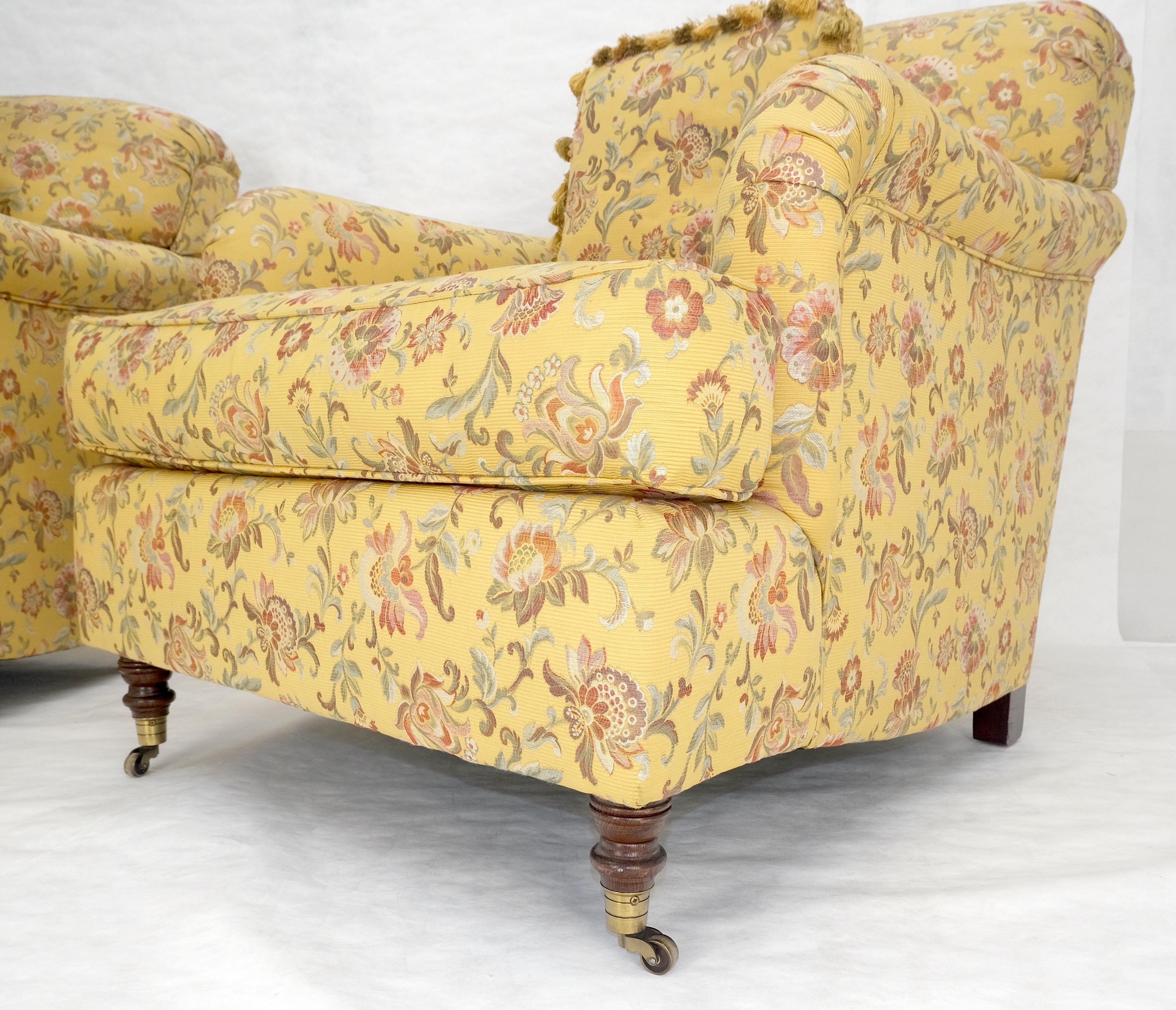 Paar Gold & Rosa Floral Seide Wie Polsterung Kravet Lounge Stühle MINT (20. Jahrhundert) im Angebot