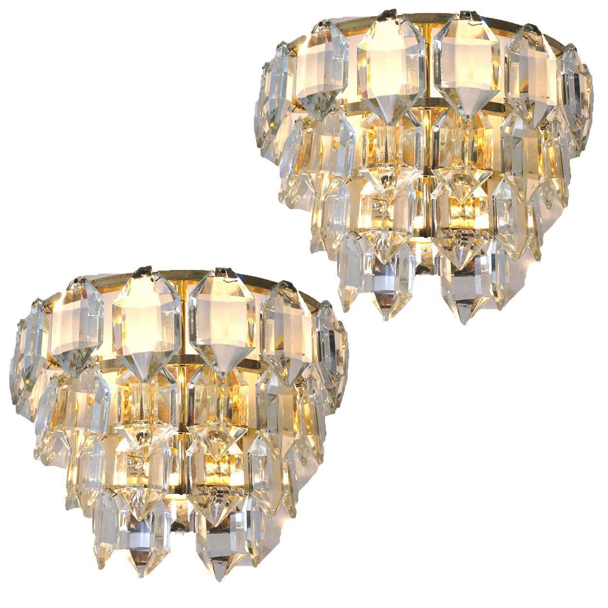 Beautiful, elegant pair of brass and crystal midcentury wall lights by Bakalowits, Austria, circa 1960s.
Polished brass frame and gem-like crystals. The crystals are meticulously cut in such a way that radiate the light of the bulbs in different