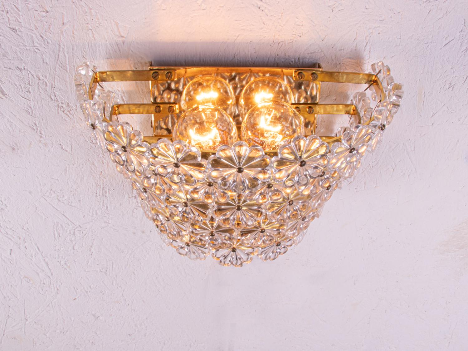 Mid-Century Modern Pair of Gold-Plated Brass and Crystal Glass Wall Lamps Sconces by Emil Stejnar For Sale