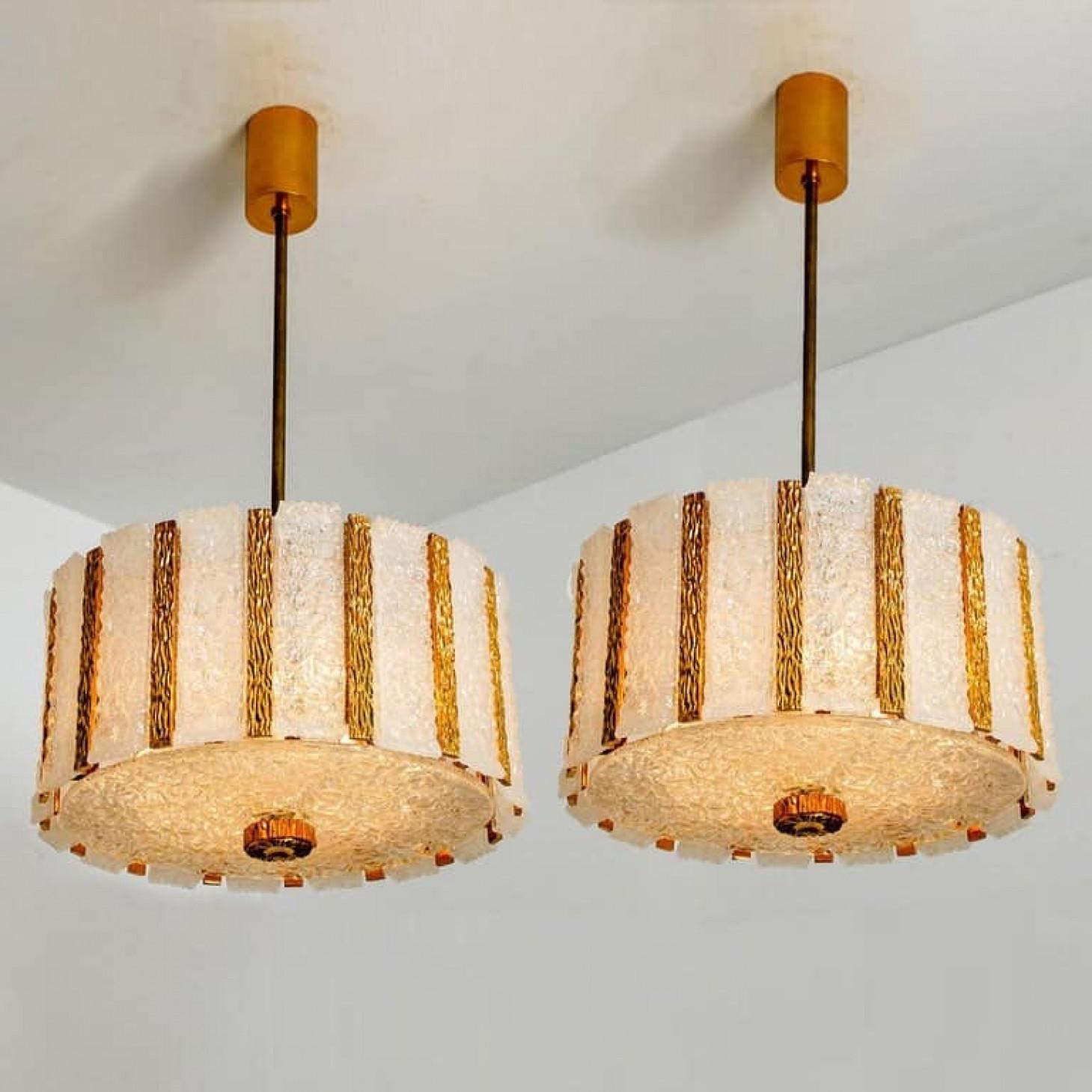 Pair of gold-plated bronze drum light fixtures with several glass panels. This pair is executed to a very high standard. A part is rare to find.

The stylish elegance of this set suits many environment, from midcentury to Hollywood Regency, from