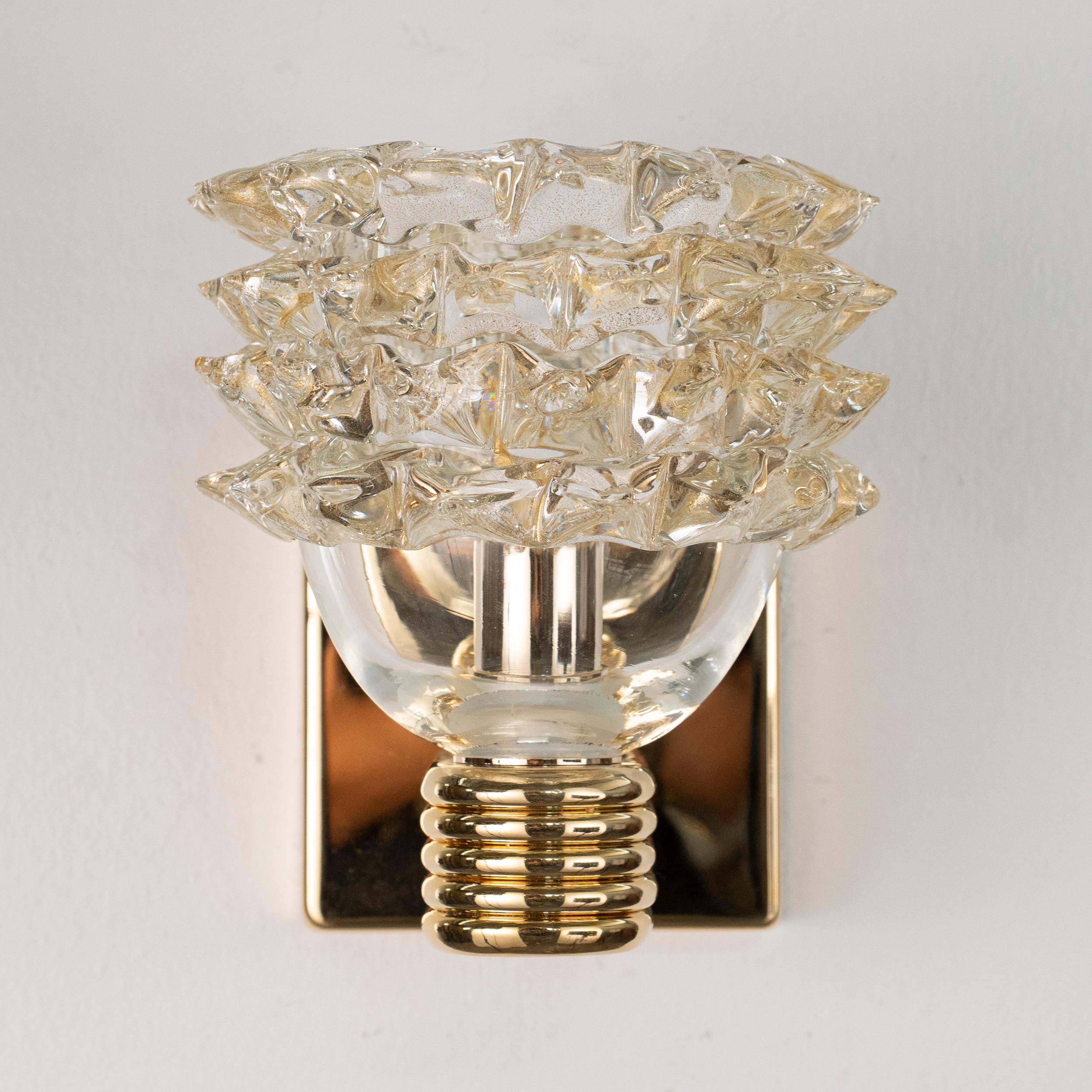 Vetro di Murano Coppia di Lampade da parete in vetro di Murano Rostrato oro con cornice dorata in stock in vendita