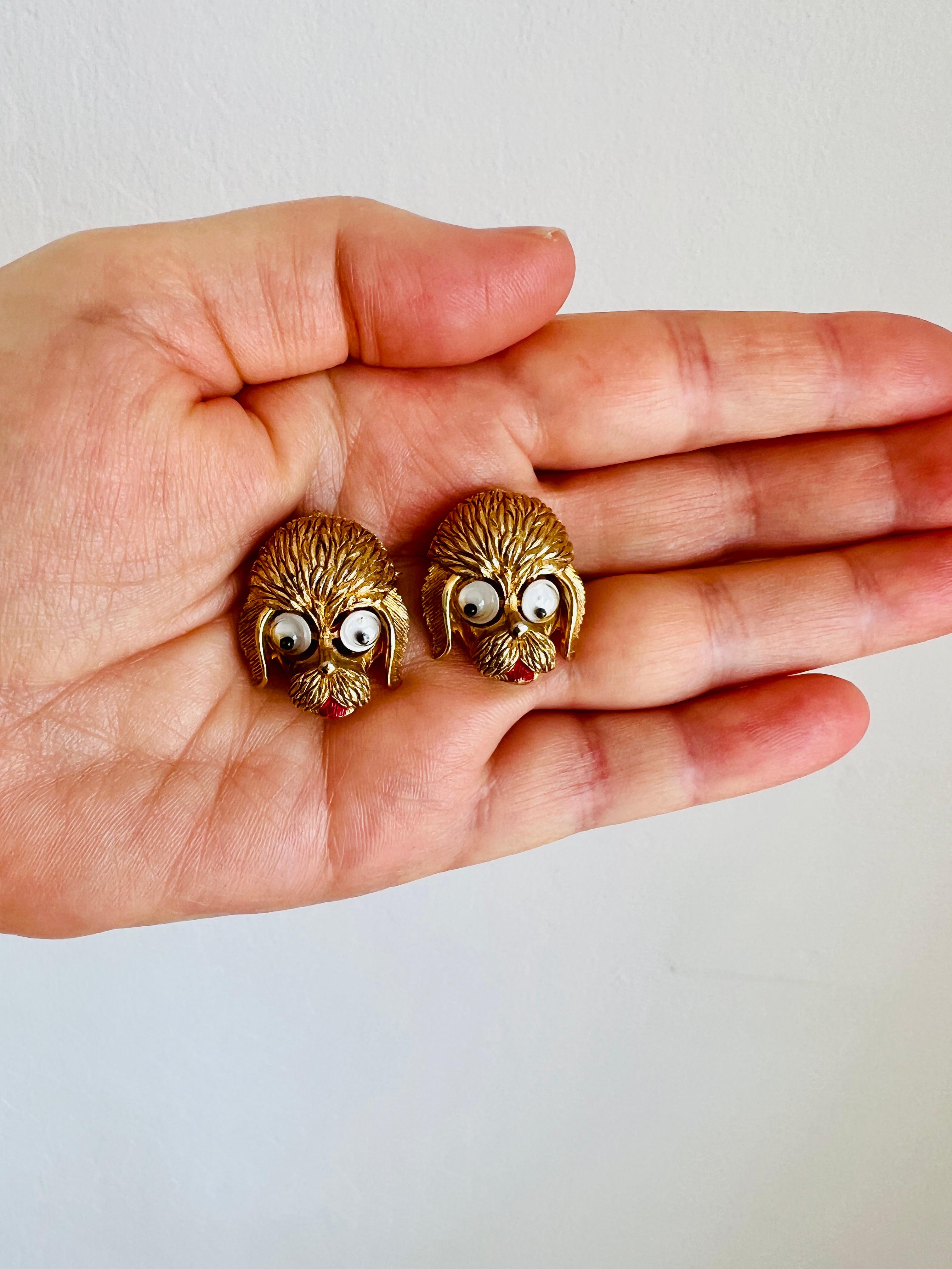 These adorable pair of vintage brooches feature moving eyeballs and a red mouth.

Size:  7/8