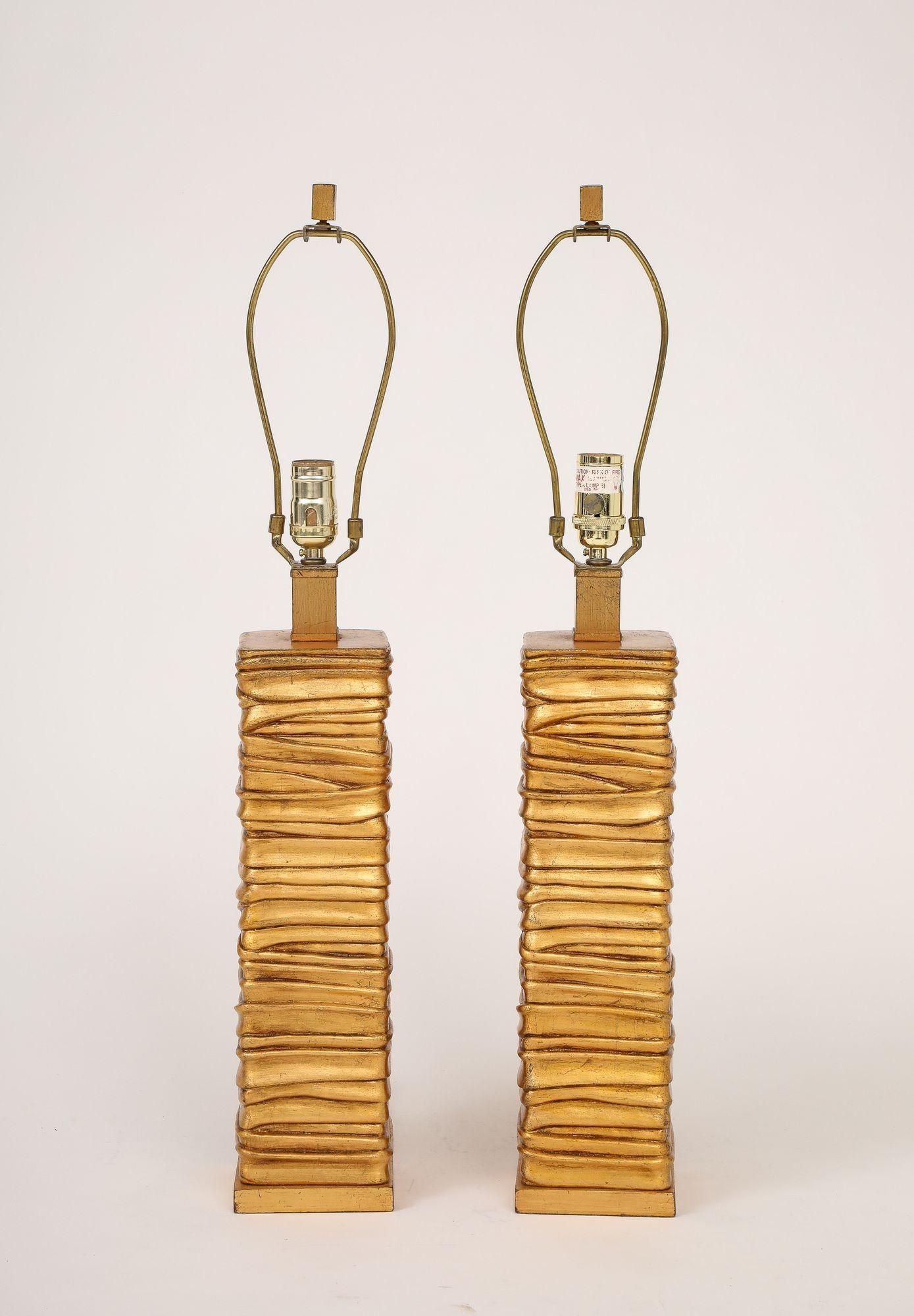 Pair of Gold Tone Metalic Column Lamps. en vente 3