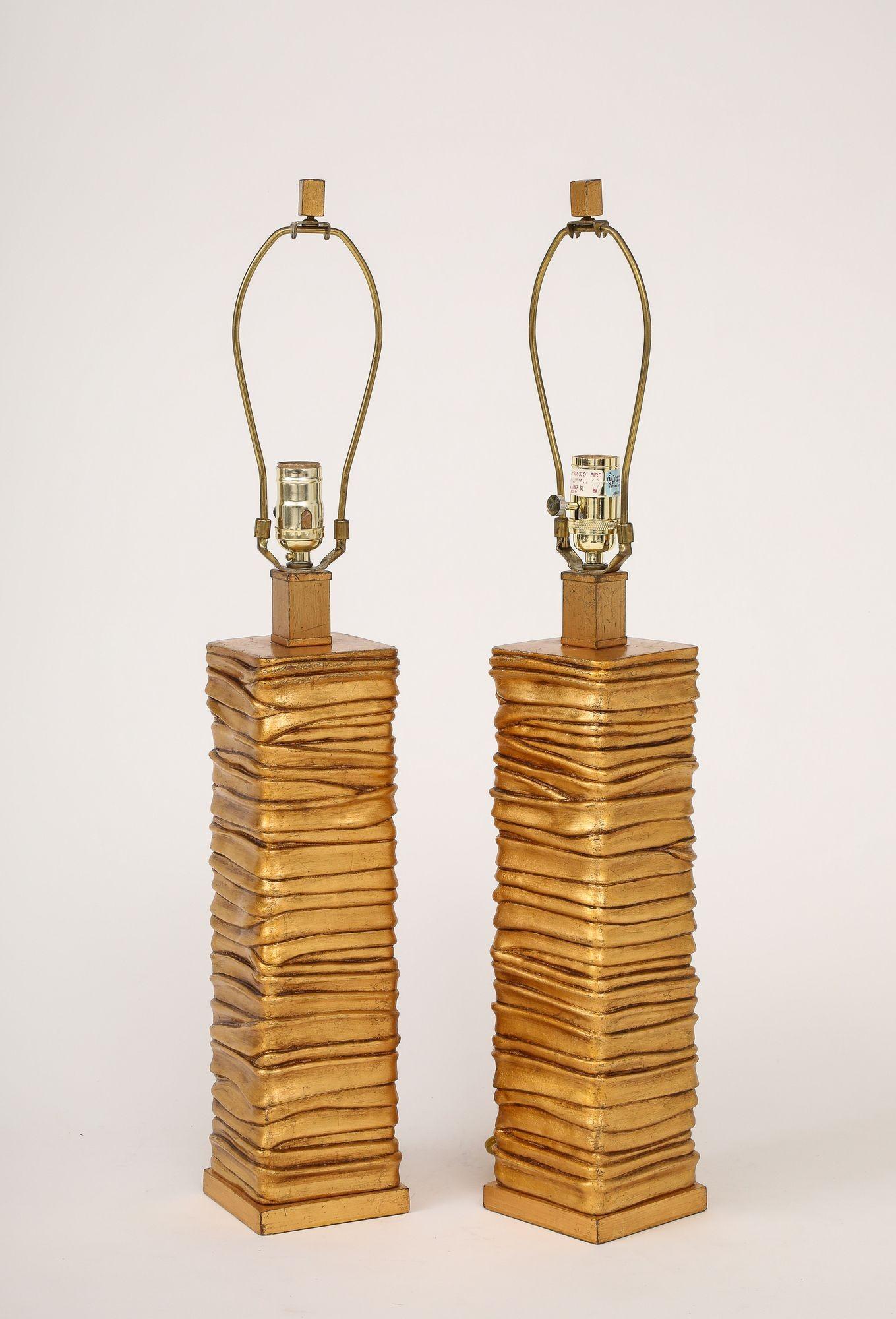 Pair of Gold Tone Metalic Column Lamps. en vente 5