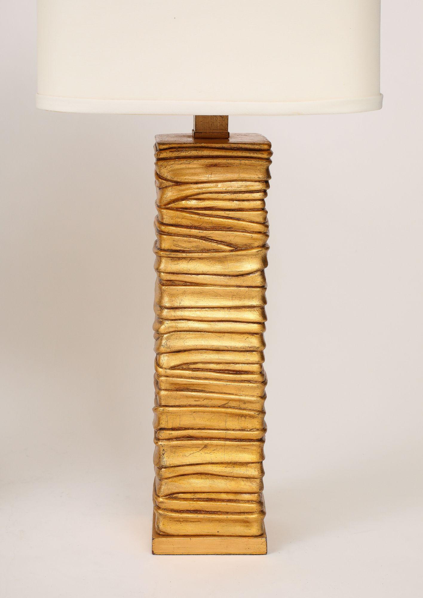 Mid-Century Modern Pair of Gold Tone Metalic Column Lamps. en vente