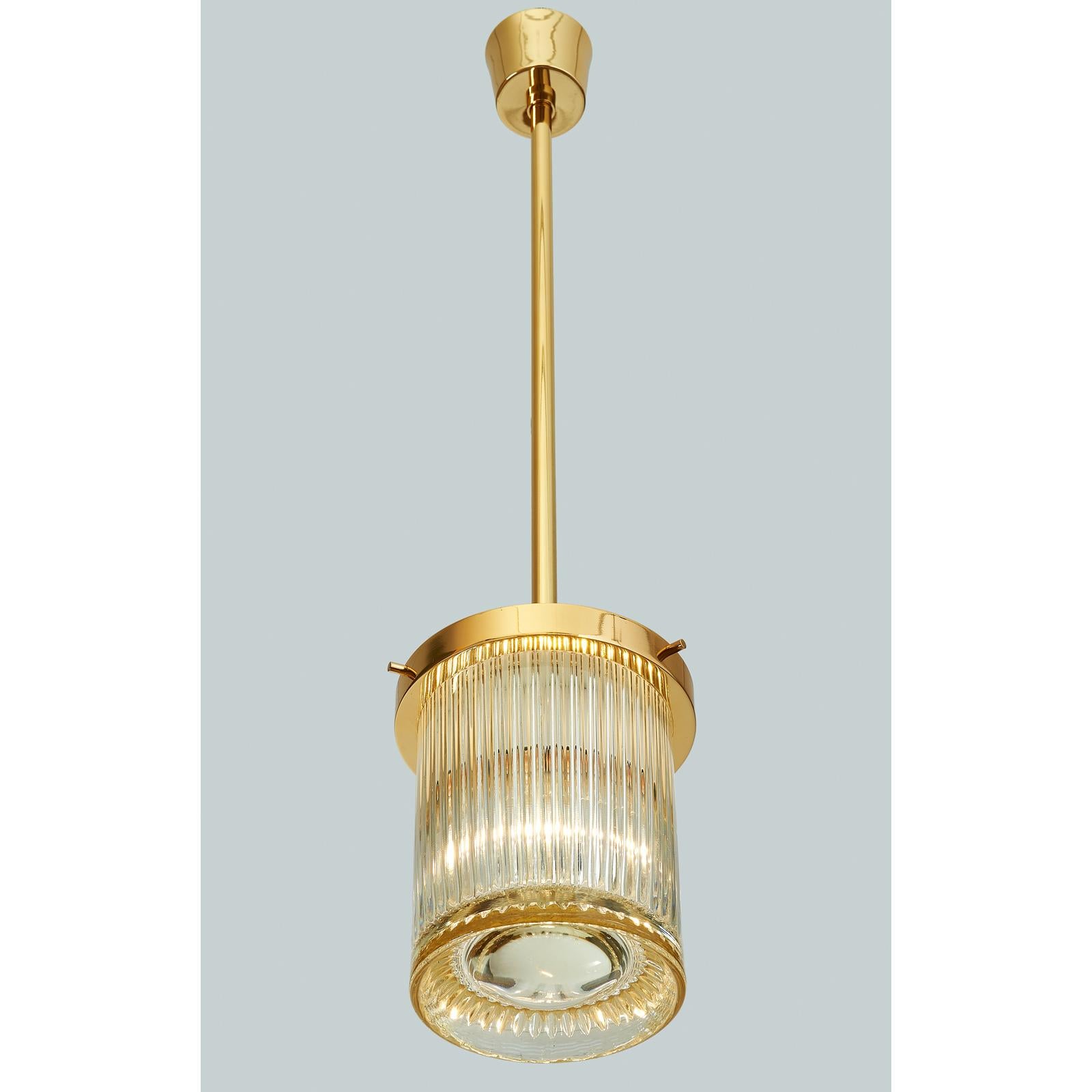 Pair of vintage rich ribbed glass lamps by Angelo Mangiarotti with central oculus lens, adaptively reconfigured as lanterns in our workshops, with newly made polished brass or nickeled mounts.
Italy, 2019
Two available in gold tone glass with