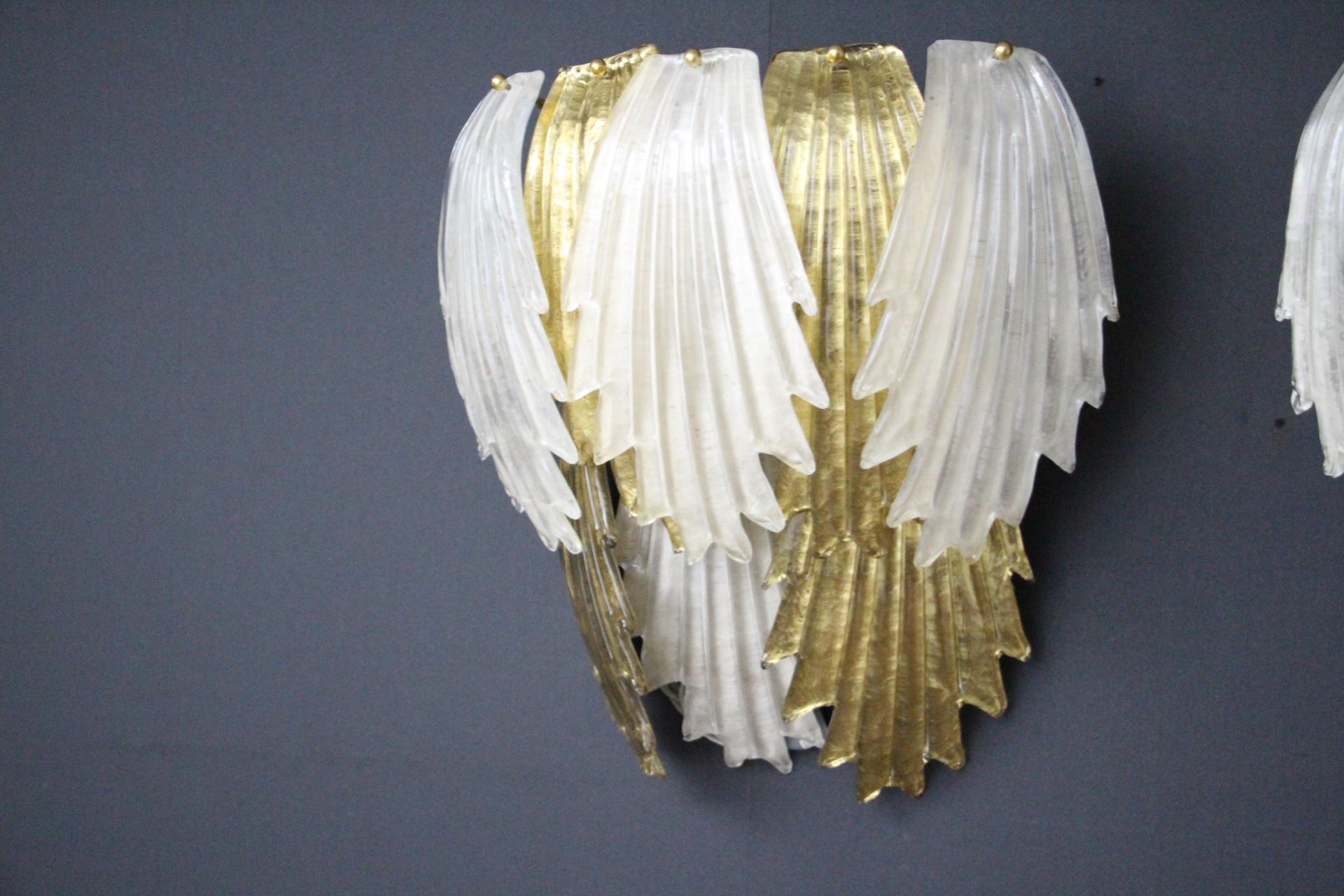 Pair of Golden and White Murano Glass Sconces in Leaves Shape For Sale 4