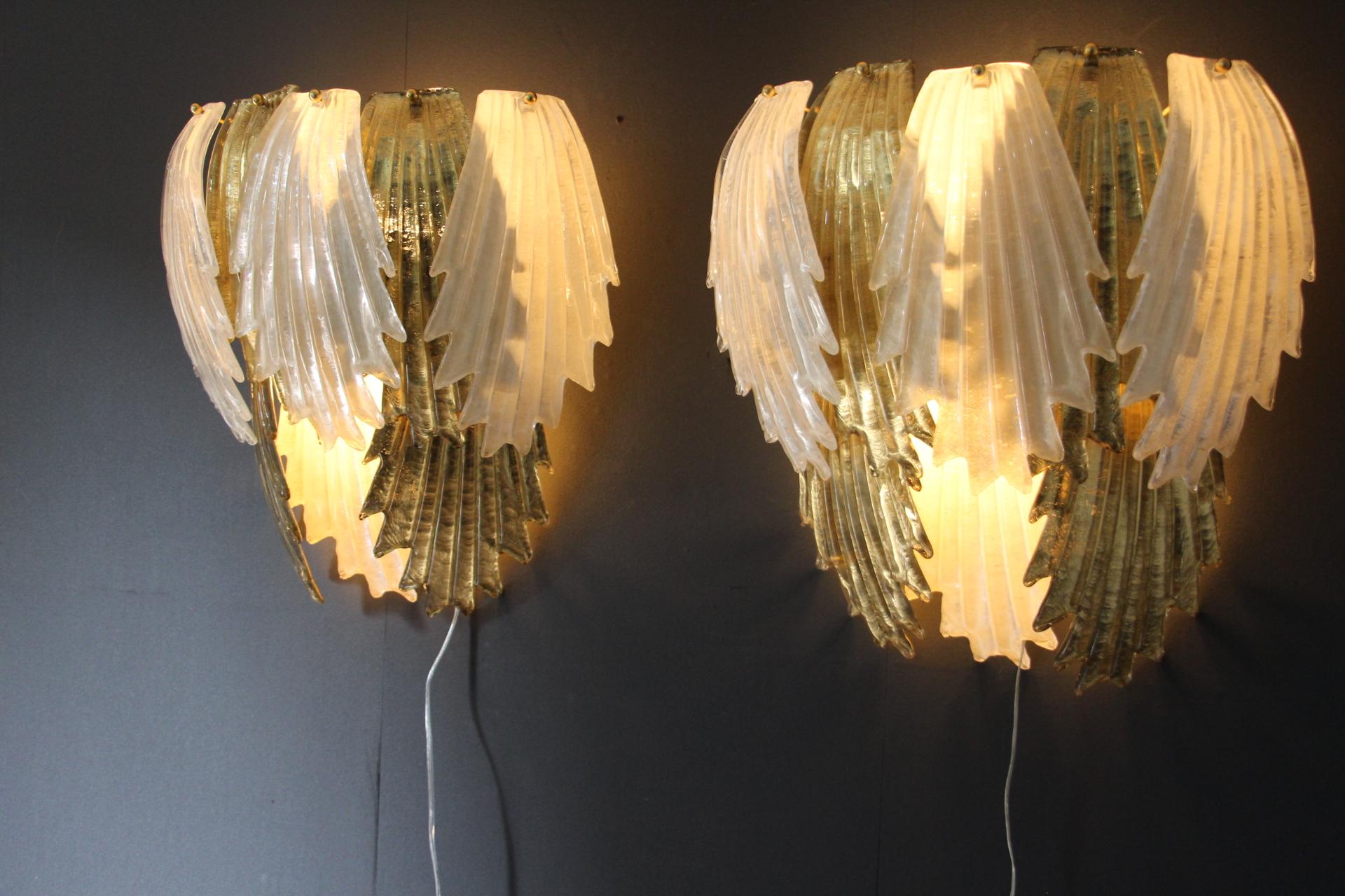 Pair of Golden and White Murano Glass Sconces in Leaves Shape For Sale 1