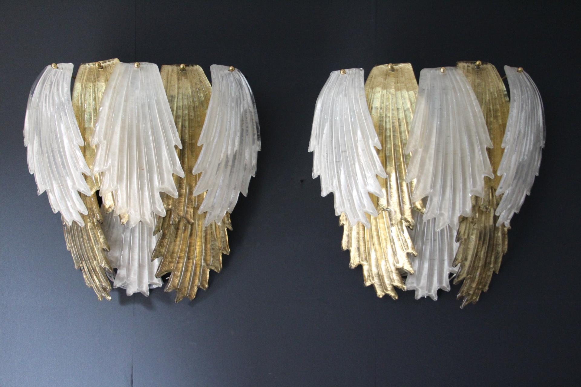 Pair of Golden and White Murano Glass Sconces in Leaves Shape For Sale 2