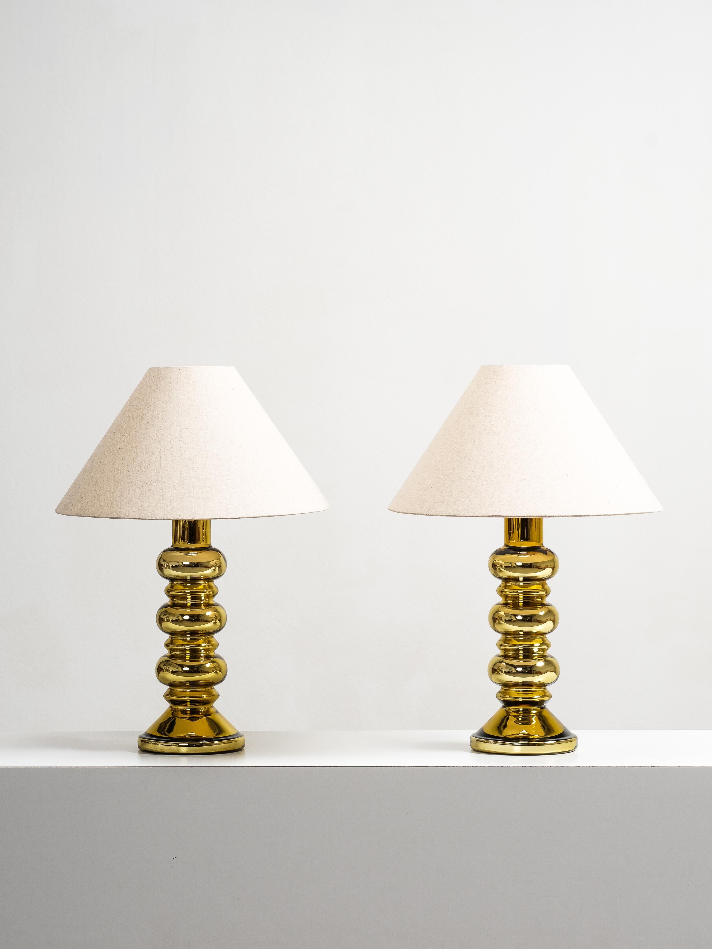 Scandinavian Modern Pair of Golden Art Glass Table Lamps by Flygsfors, Sweden, 1960s For Sale