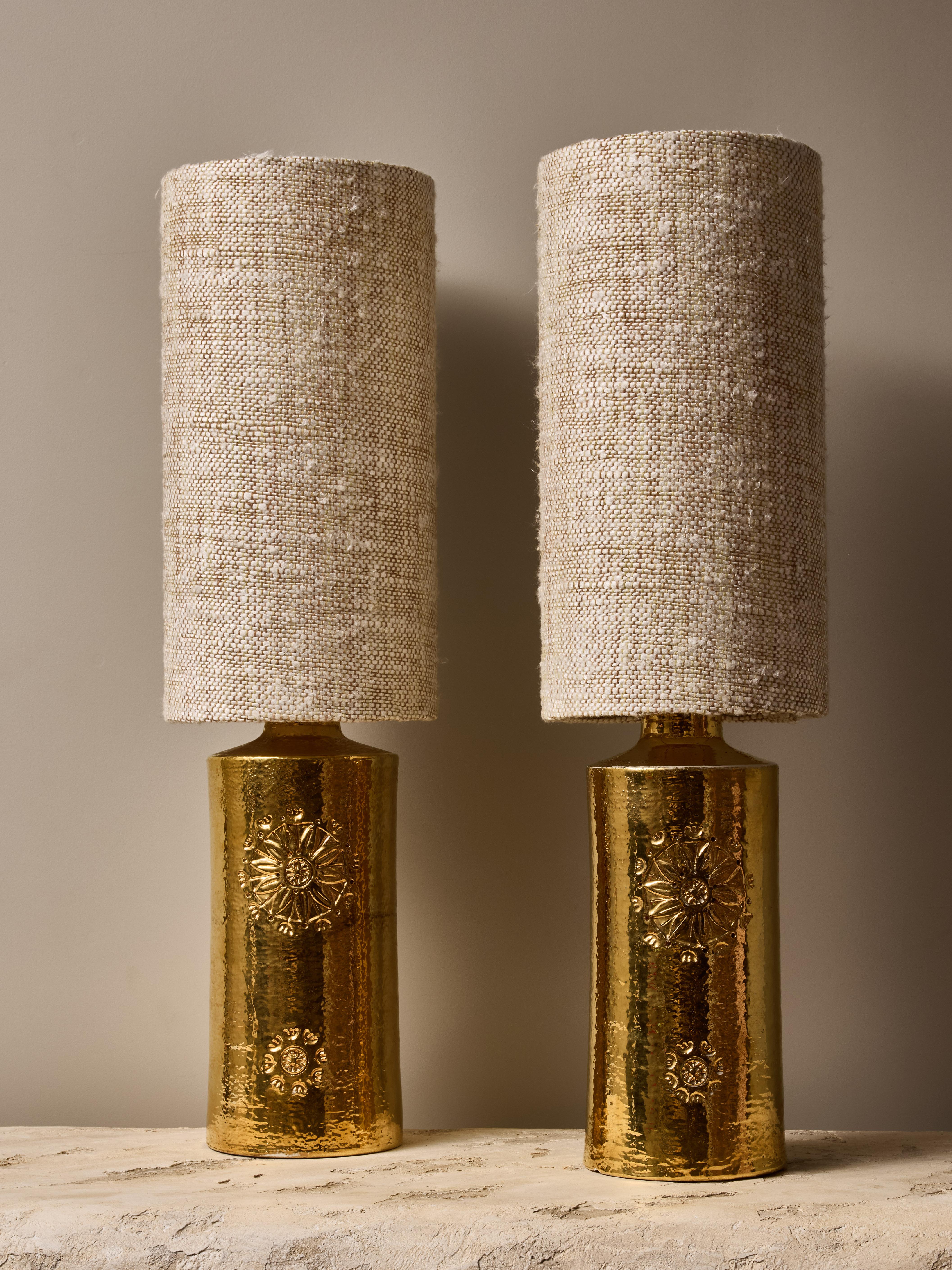 Scandinave moderne Paire de lampes de table en céramique dorée de Bergboms