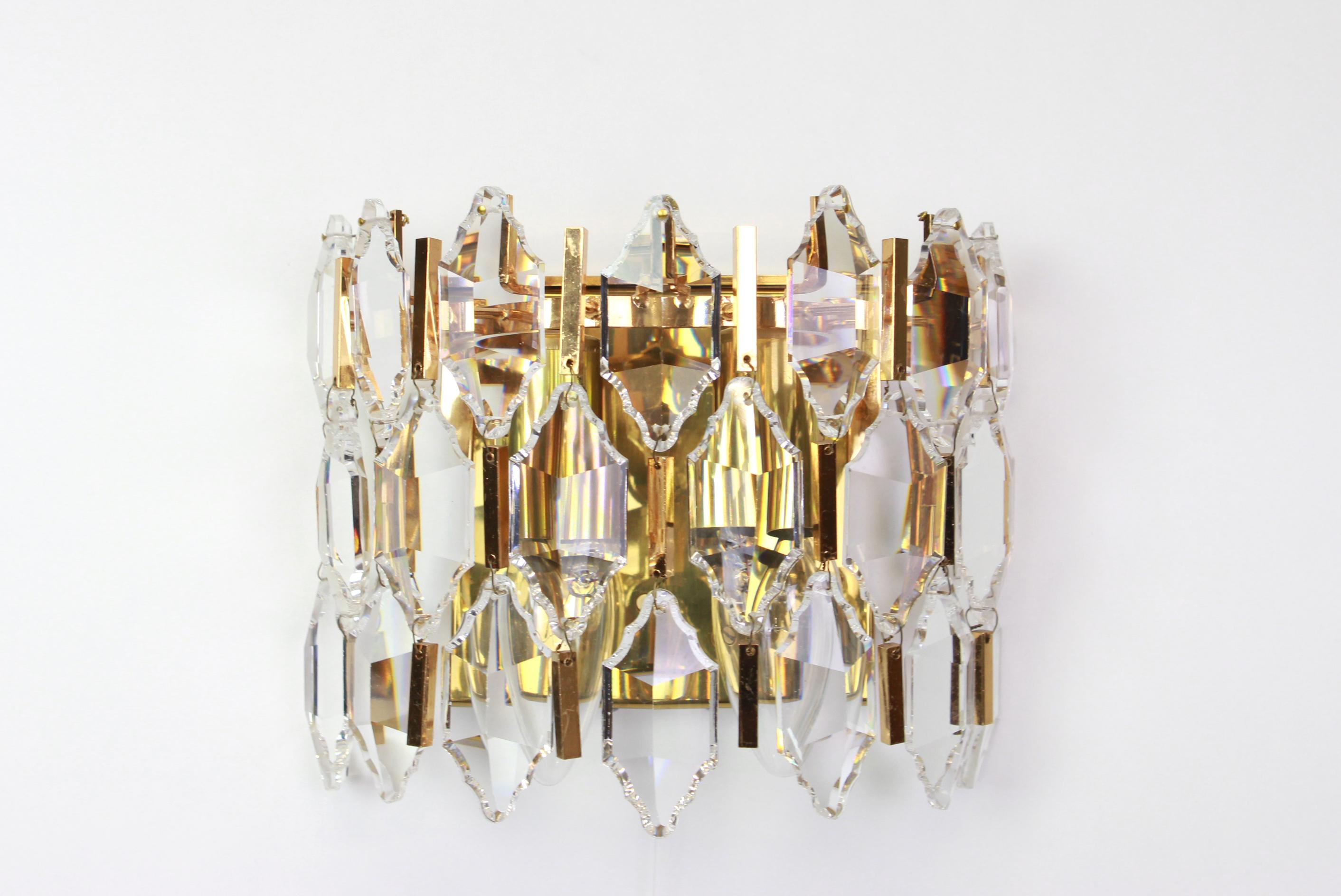 Pair of Golden Gilded Brass and Crystal Sconces by Palwa, Germany, 1970s im Zustand „Gut“ in Aachen, NRW