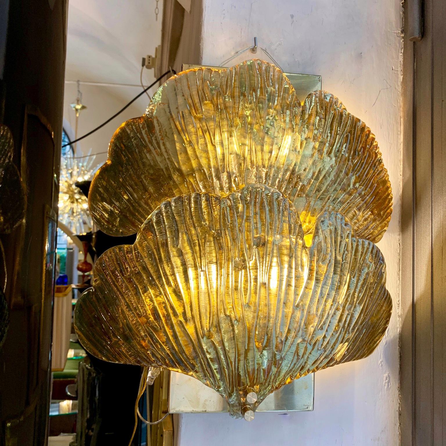 Pair of Golden Murano Glass Mirrored Ginkgo Leaf Sconces, Brass Structure, 1950s 4