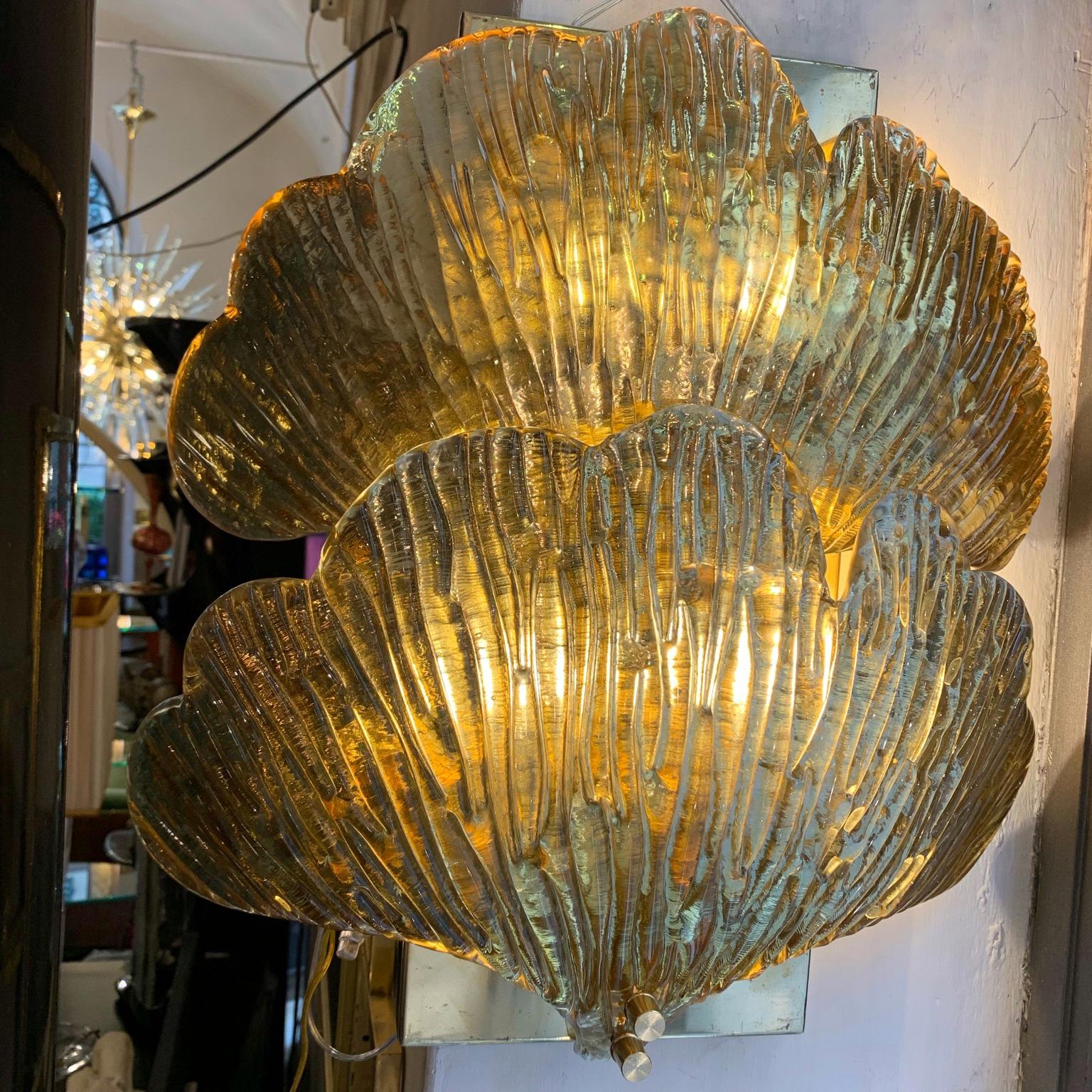 Pair of Golden Murano Glass Mirrored Ginkgo Leaf Sconces, Brass Structure, 1950s 7