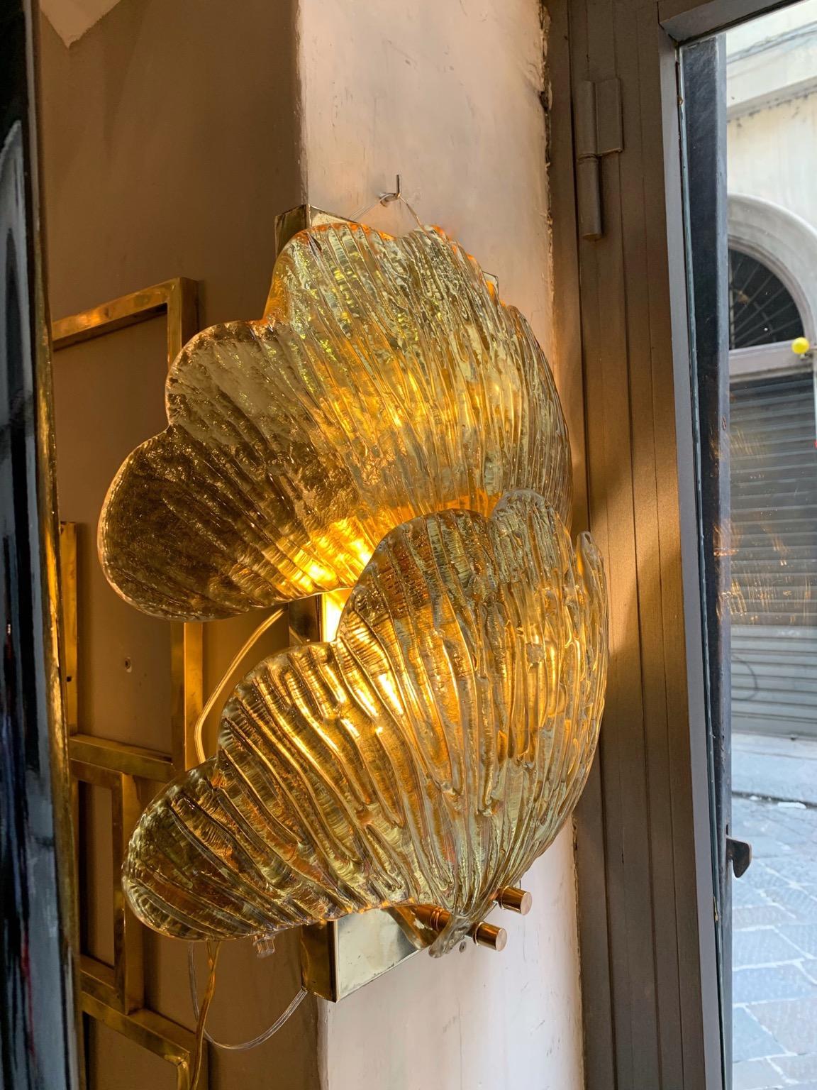 Italian Pair of Golden Murano Glass Mirrored Ginkgo Leaf Sconces, Brass Structure, 1950s