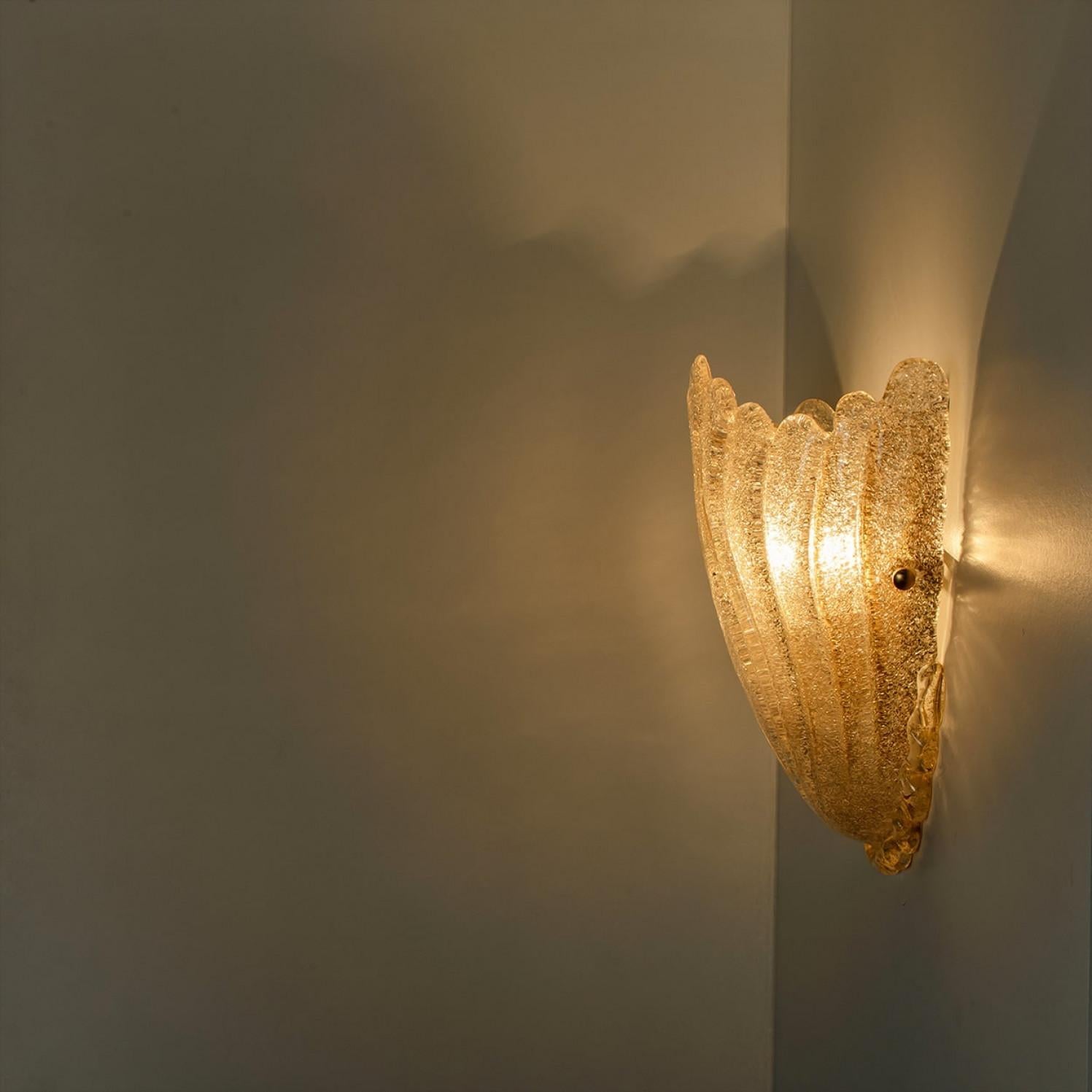 Pareja de apliques de concha de cristal de Murano dorado, Italia Años 60 en venta 2