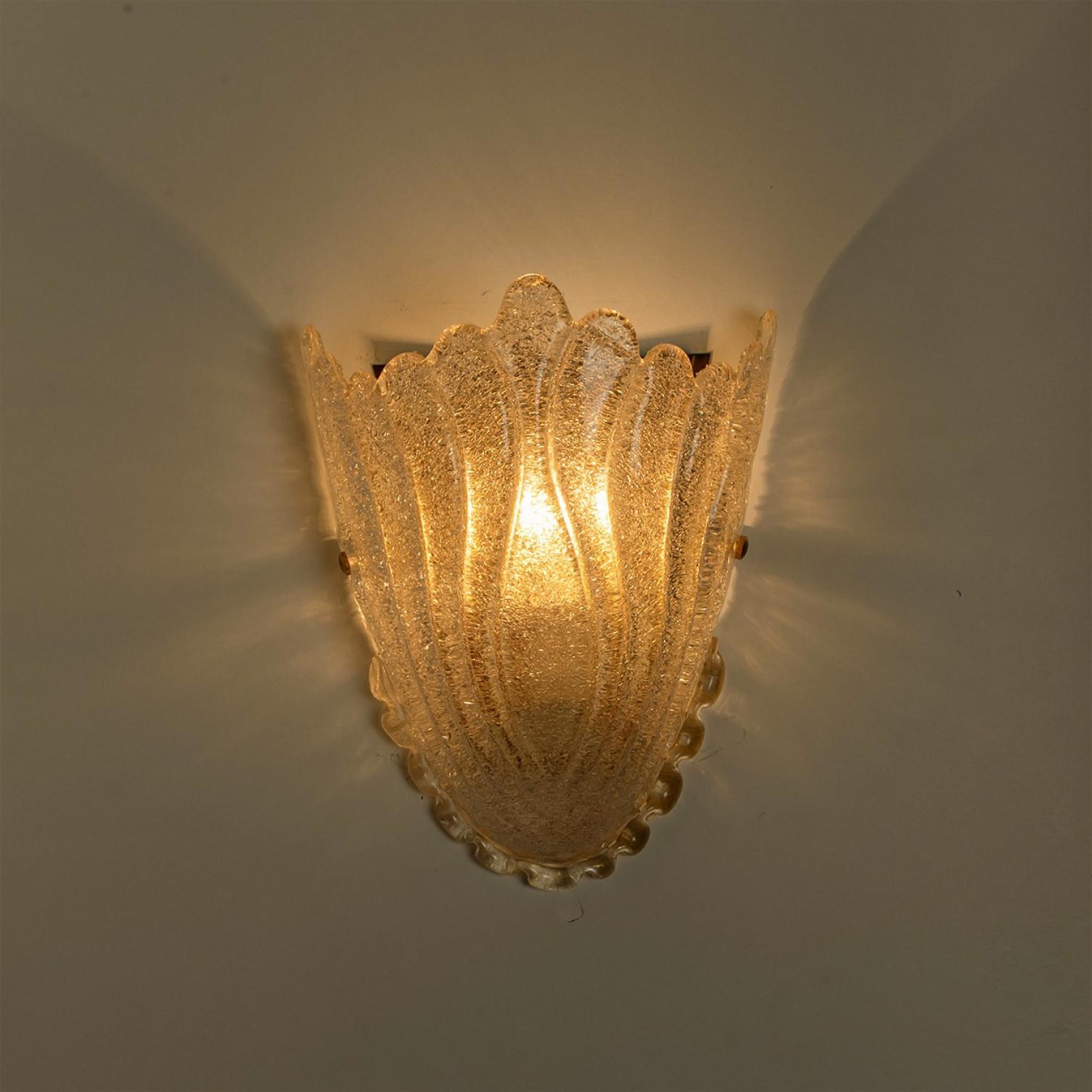 Pareja de apliques de concha de cristal de Murano dorado, Italia Años 60 Latón en venta