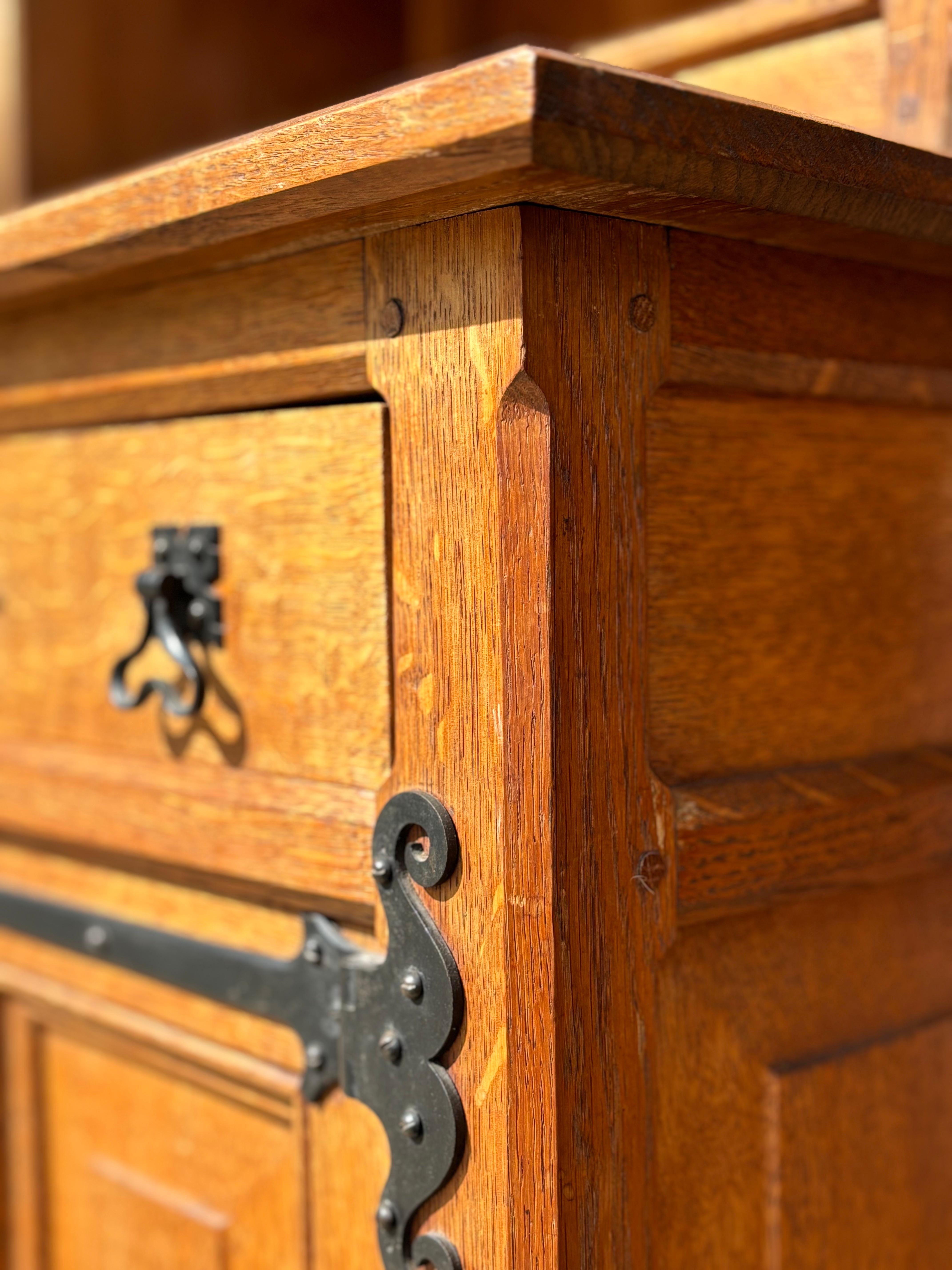 Pair of Golden Oak Arts and Crafts Open Library Bookcases In Good Condition In Petworth,West Sussex, GB