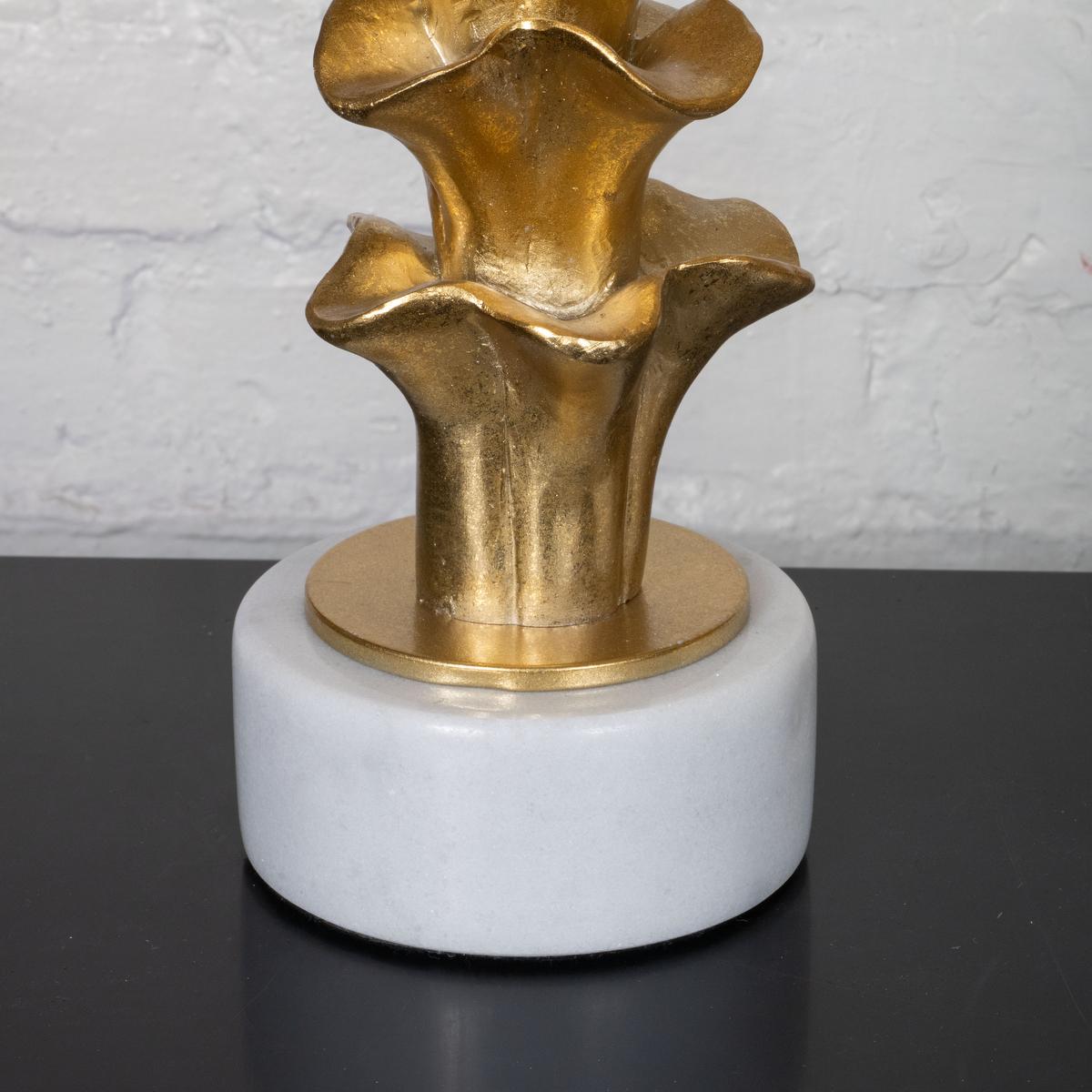 Américain Paire de lampes de table de composition de forme organique dorée en vente