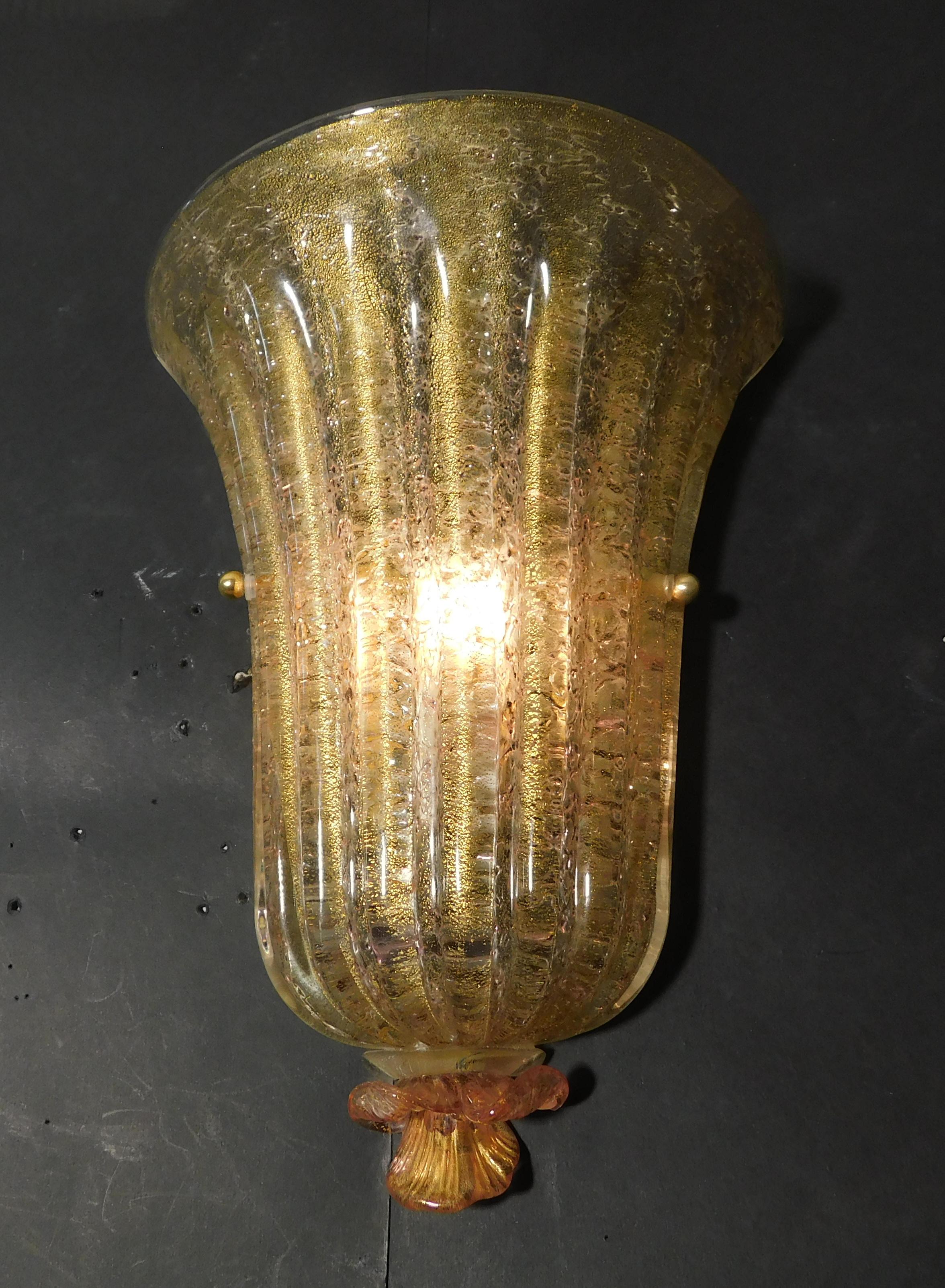 Pair of Golden Shield Sconces Italiano en venta