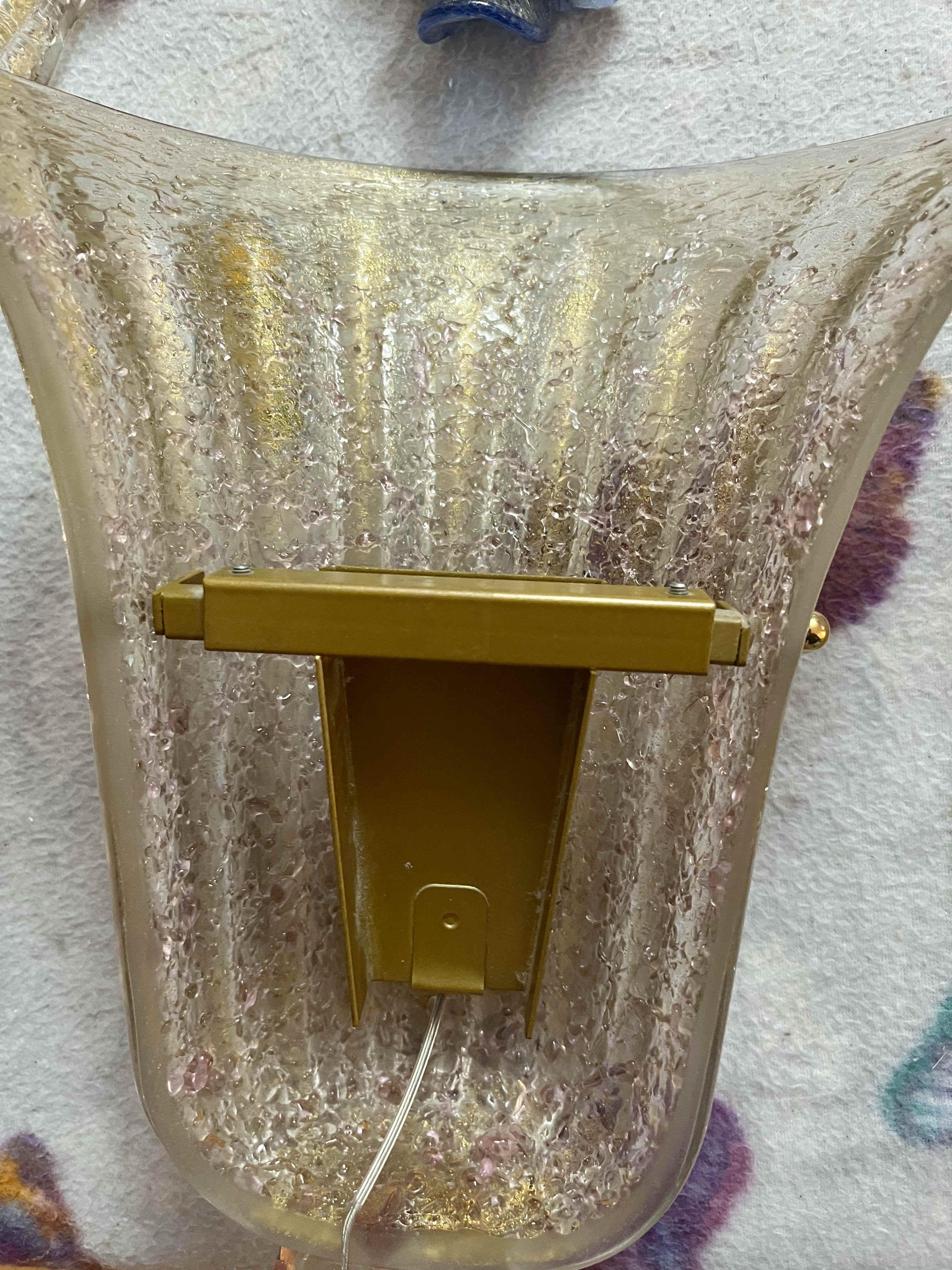 Pair of Golden Shield Sconces siglo XX en venta