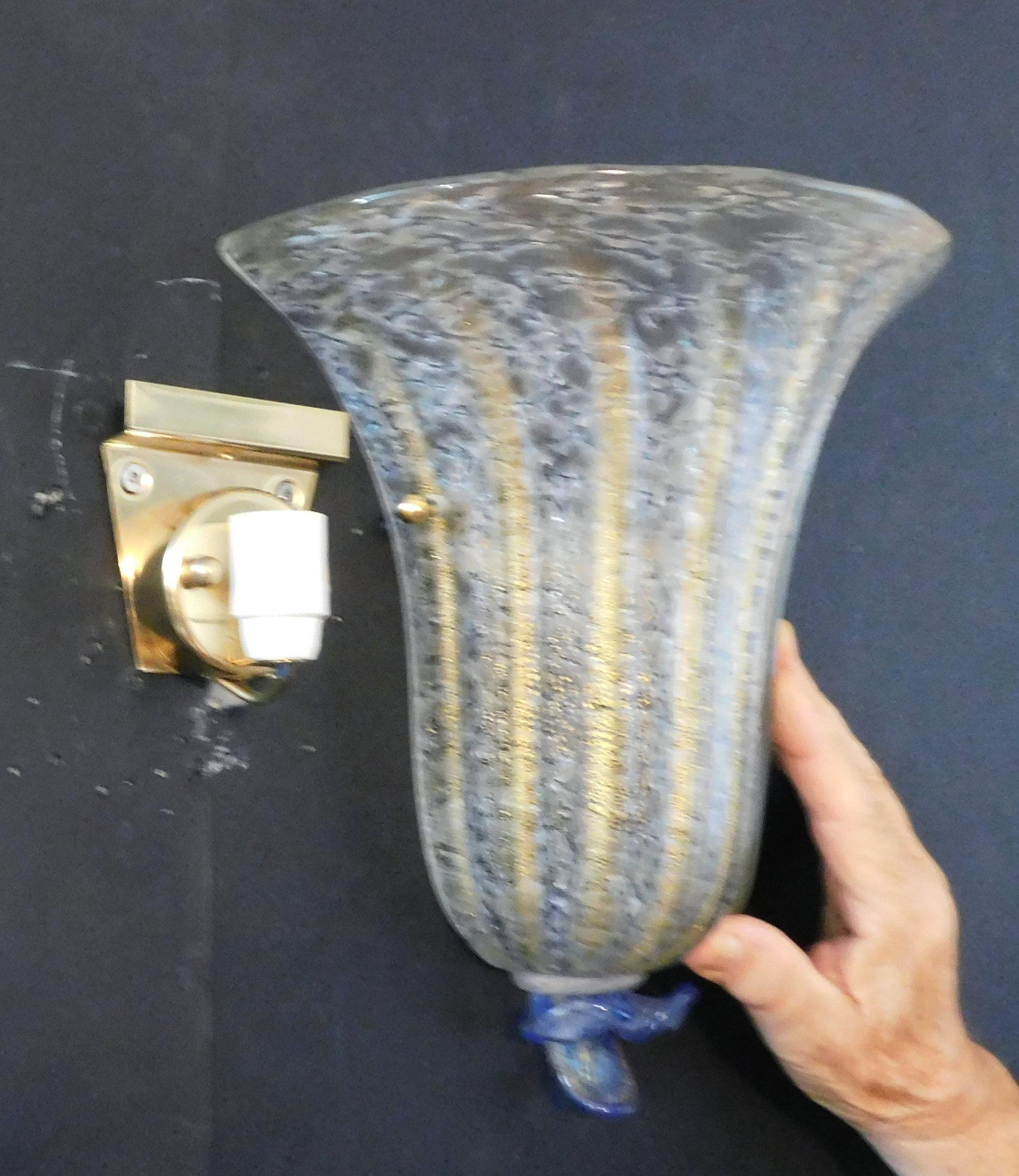 Pair of Golden Shield Sconces en venta 1