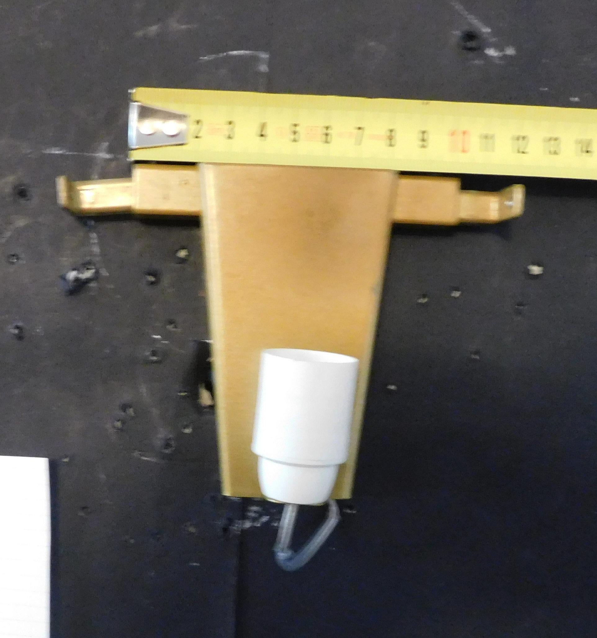 Pair of Golden Shield Sconces en venta 2