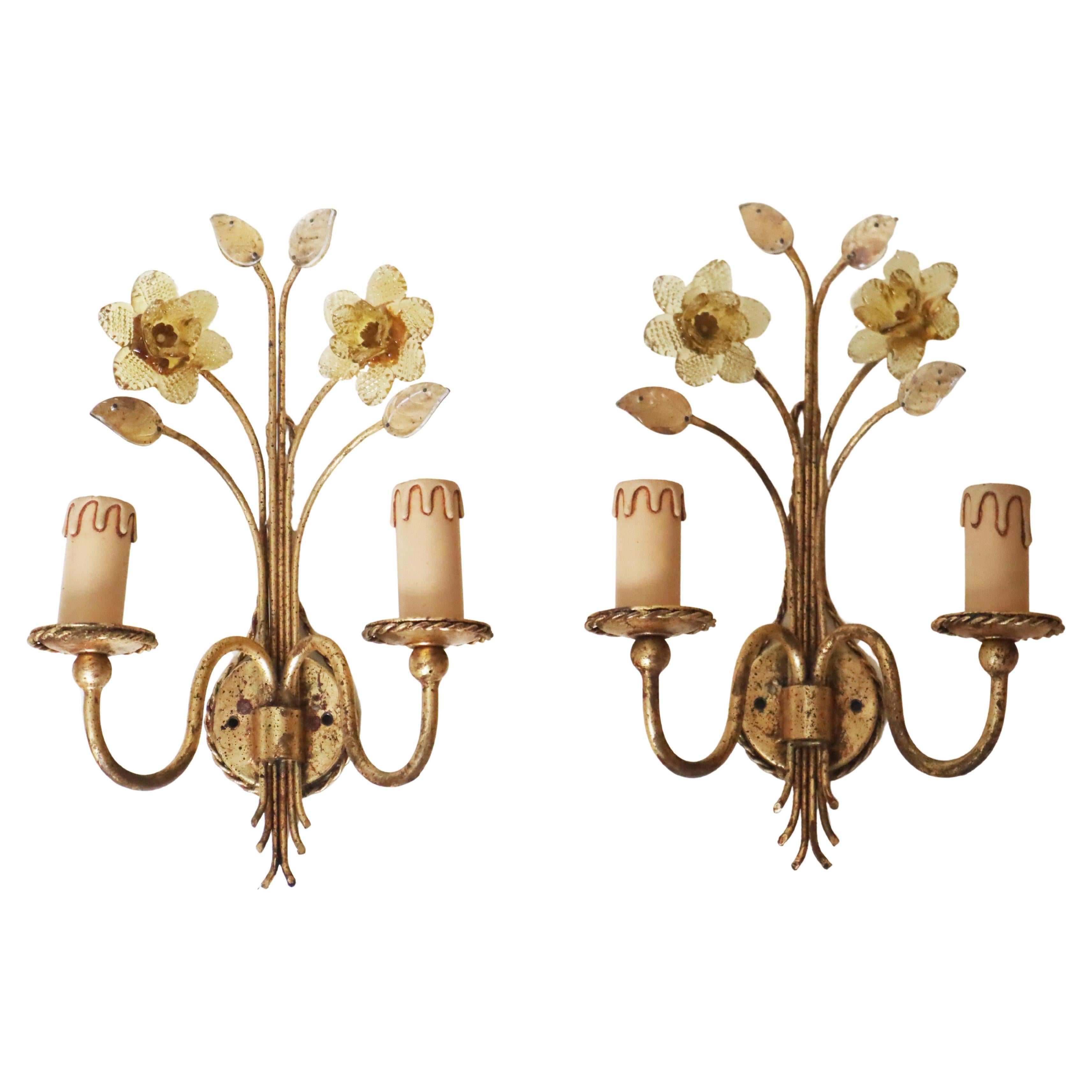 Pareja De Apliques Dorados Con Flores De Narciso De Cristal De Murano en venta