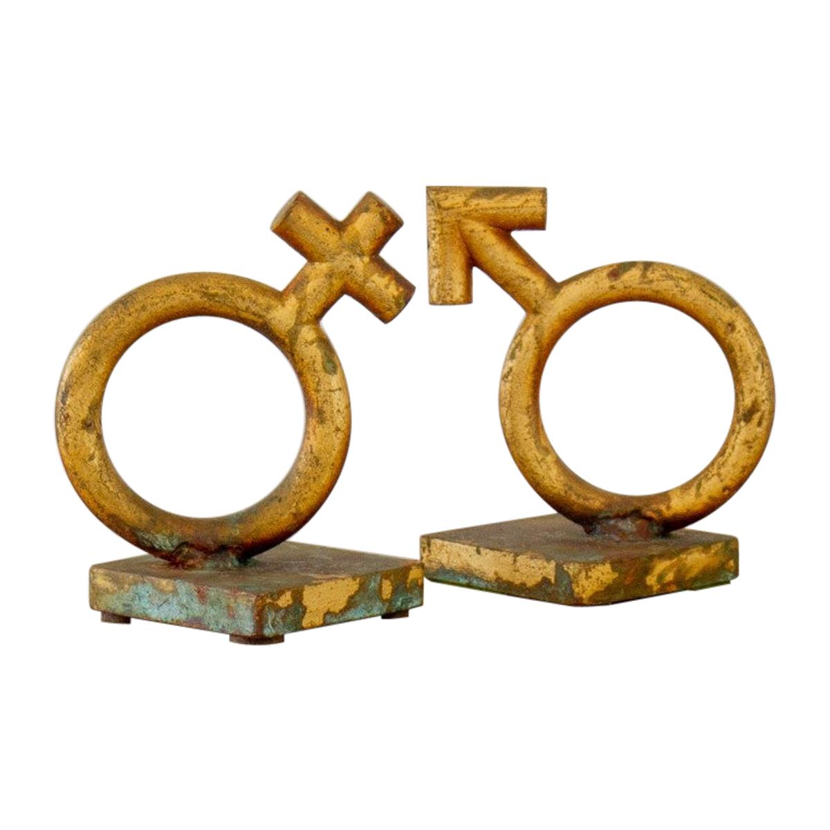 Paire de serre-livres en métal moulé feuilleté d
or signé Curtis Jere, 1969 en vente