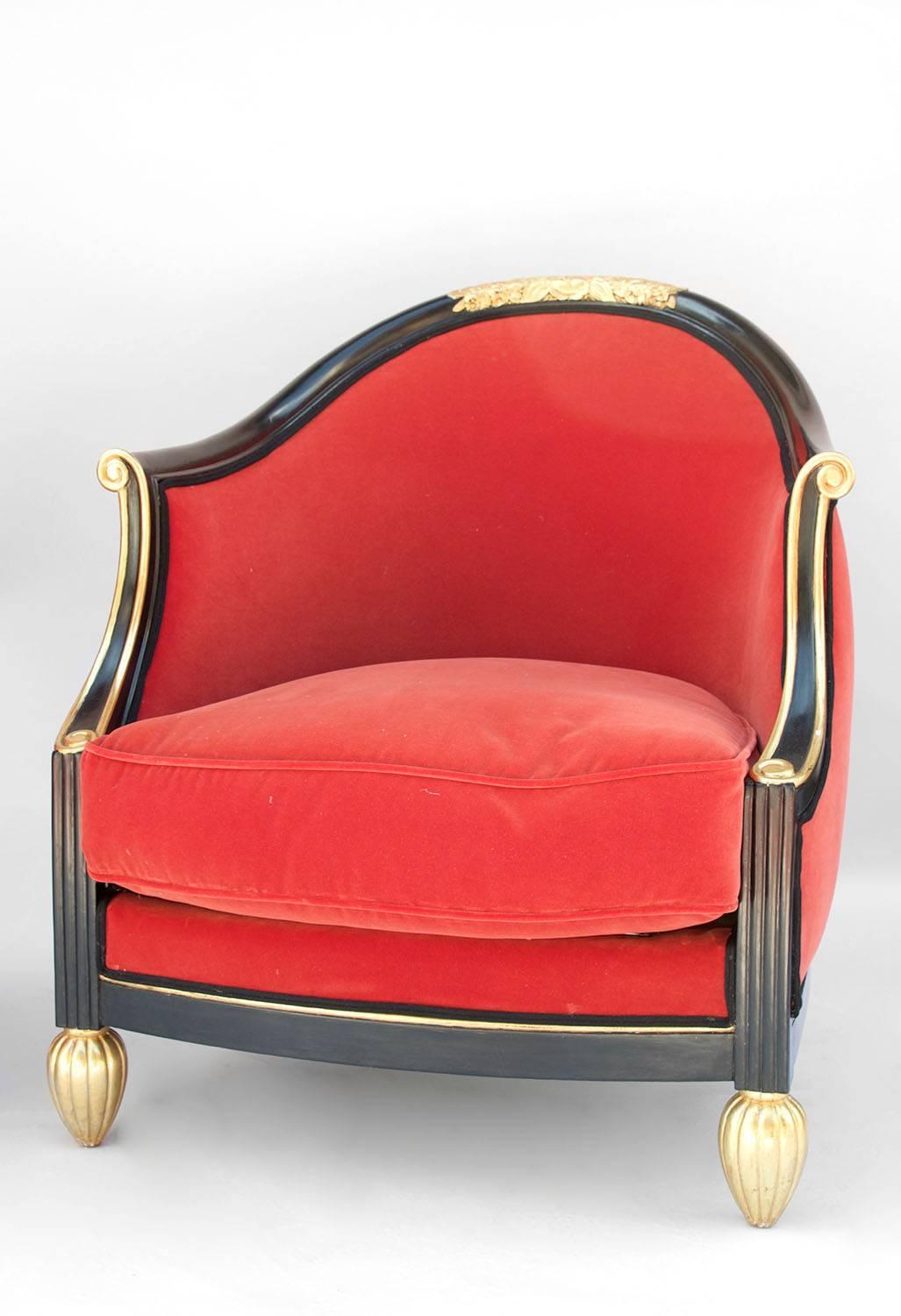 Pair of black lacquered and gilt highlights armchairs, in the style of Maurice Dufrêne (1876-1955).
They are standing on two front grooved ogive legs and two small back saber legs.
Backseat framed with a round moulding and adorned with vegetal and