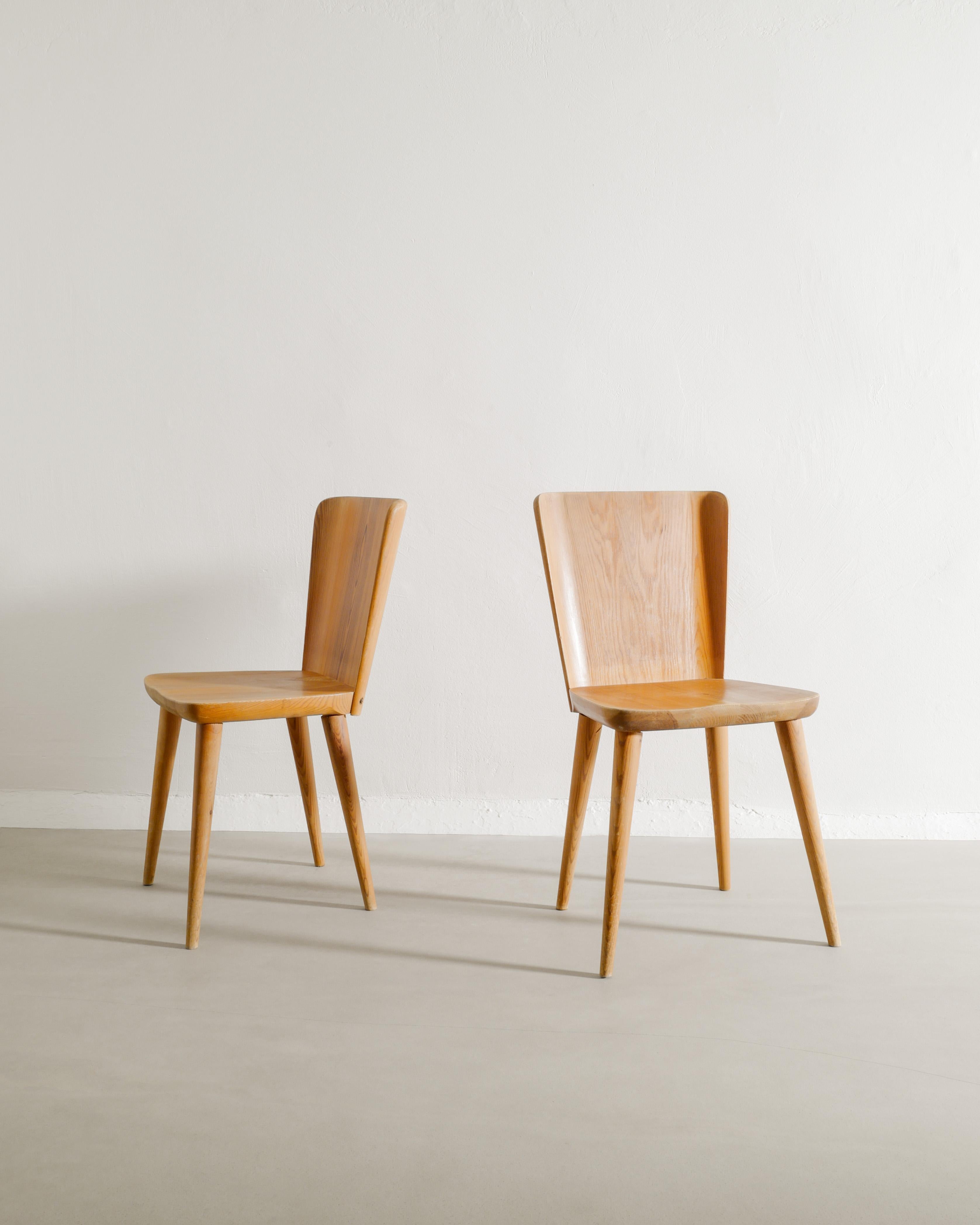 Rare pair of Swedish mid century wooden pine chairs by Göran Malmvall model 