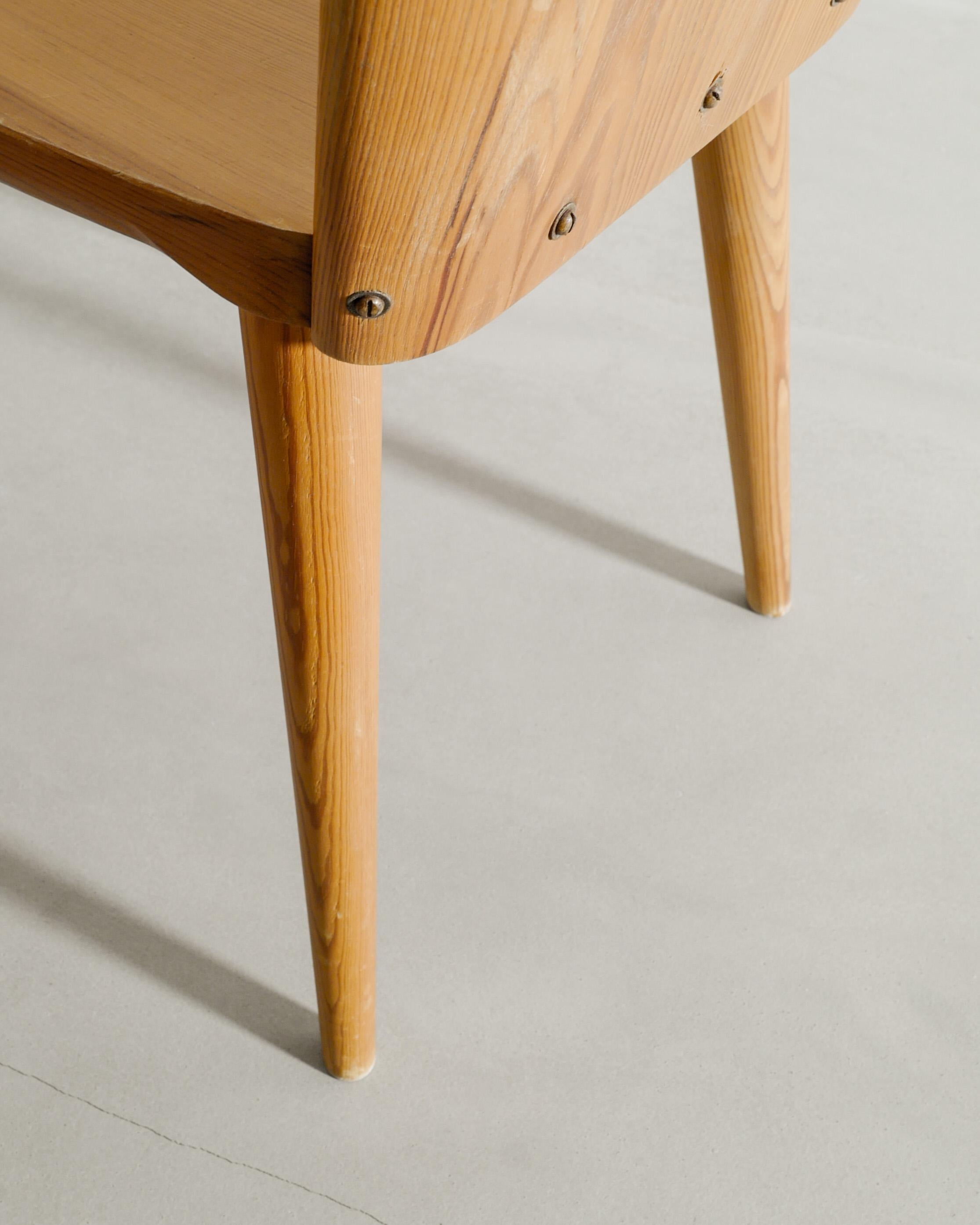 Mid-20th Century Pair of Göran Malmvall Wooden Pine Chairs Produced by Svensk Fur Sweden, 1940s For Sale
