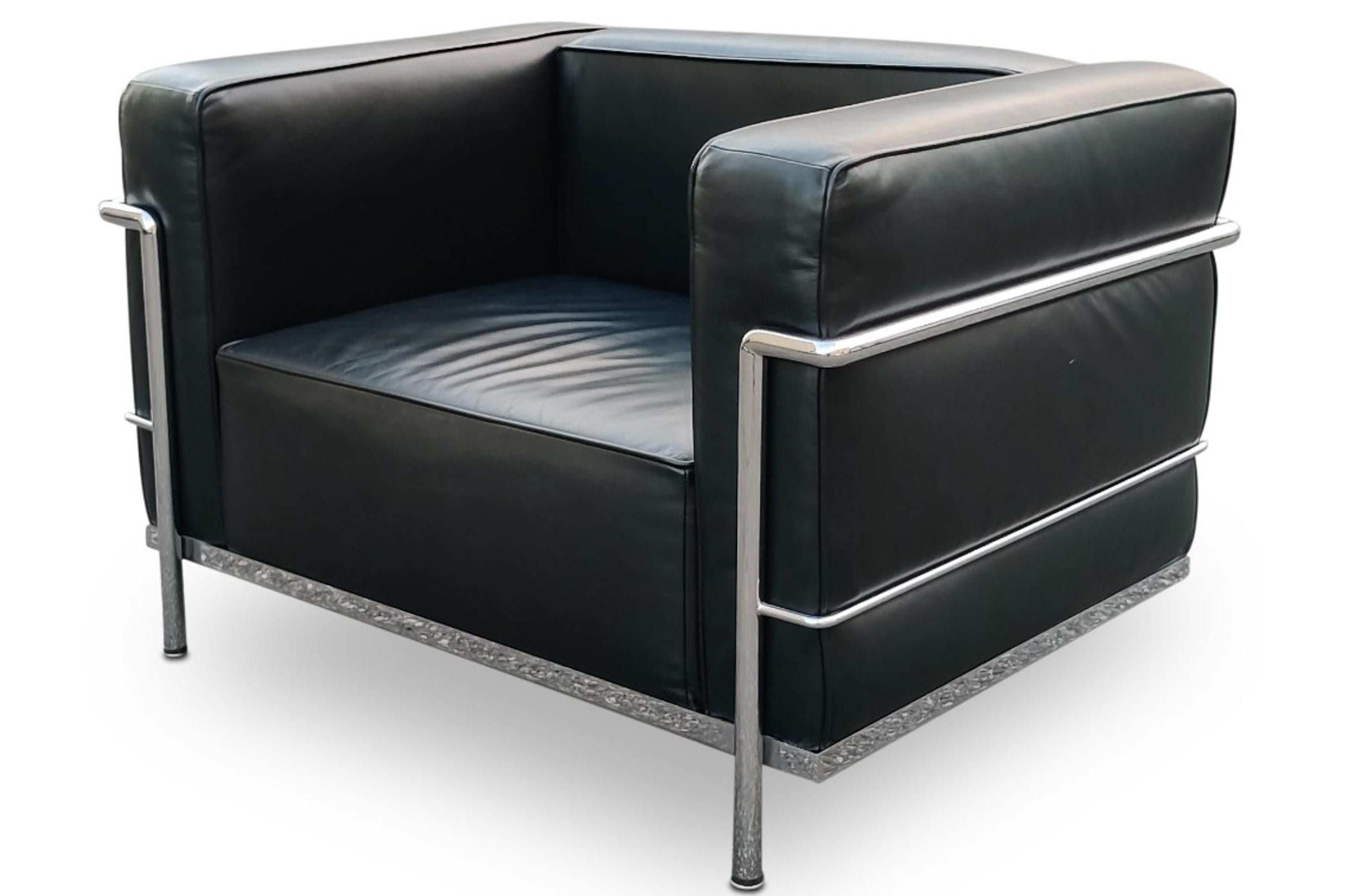 Mid-Century Modern Paire de fauteuils club ou de salon en cuir noir et acier chromé de Gordon International en vente