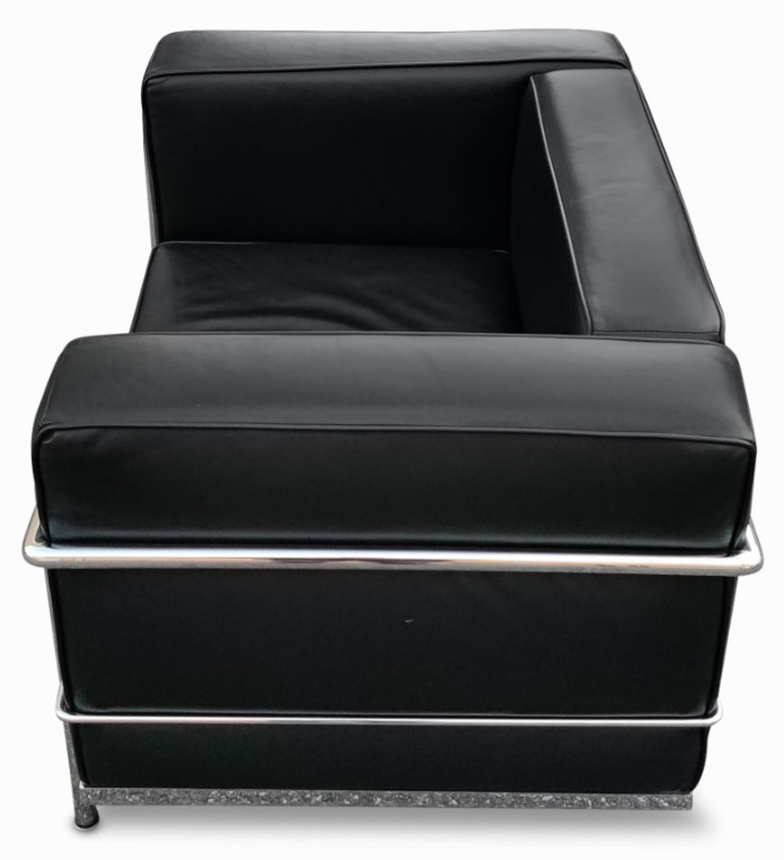 Acier Paire de fauteuils club ou de salon en cuir noir et acier chromé de Gordon International en vente