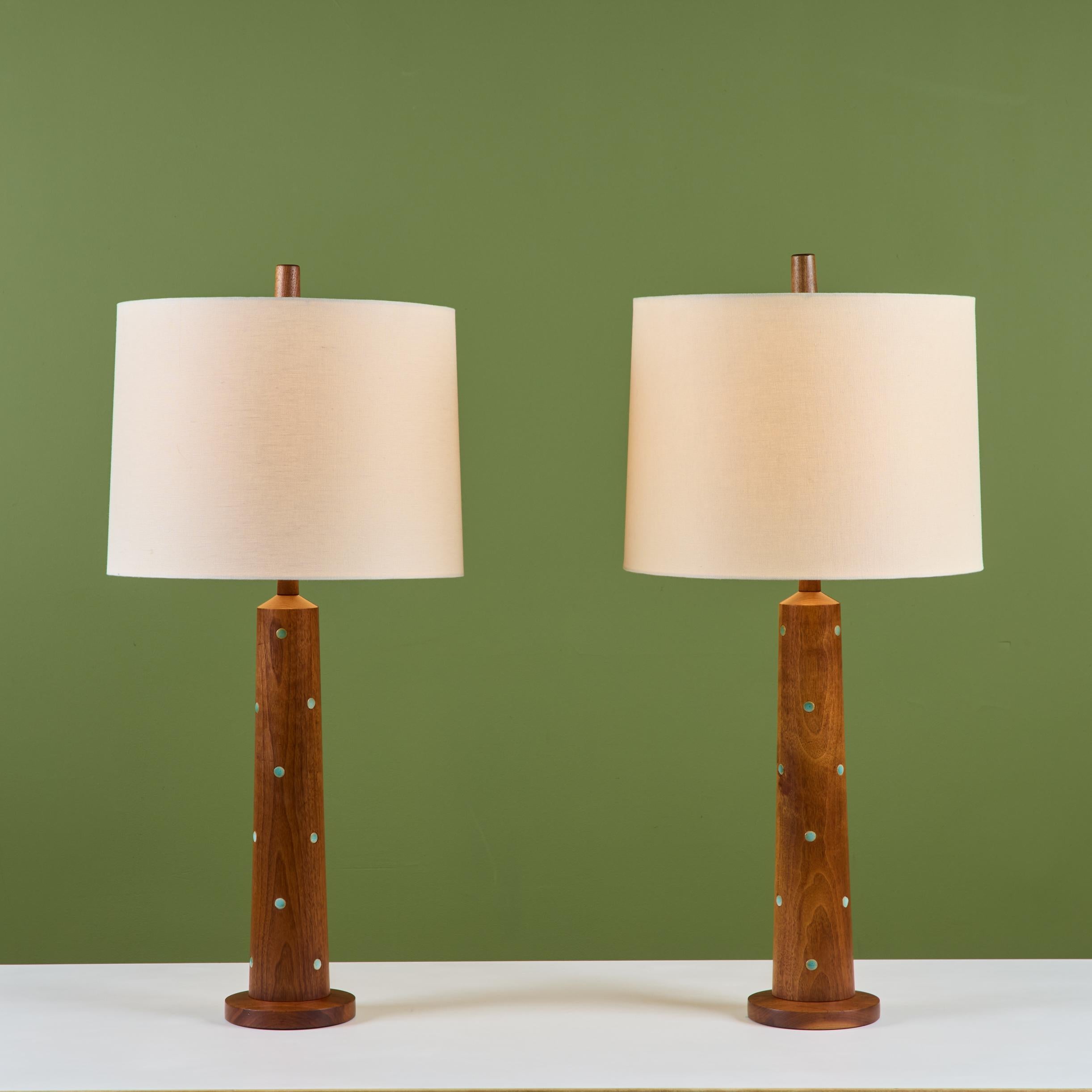 Americano Coppia di lampade da tavolo in legno di Gordon & Jane Martz con intarsio di piastrelle in vendita