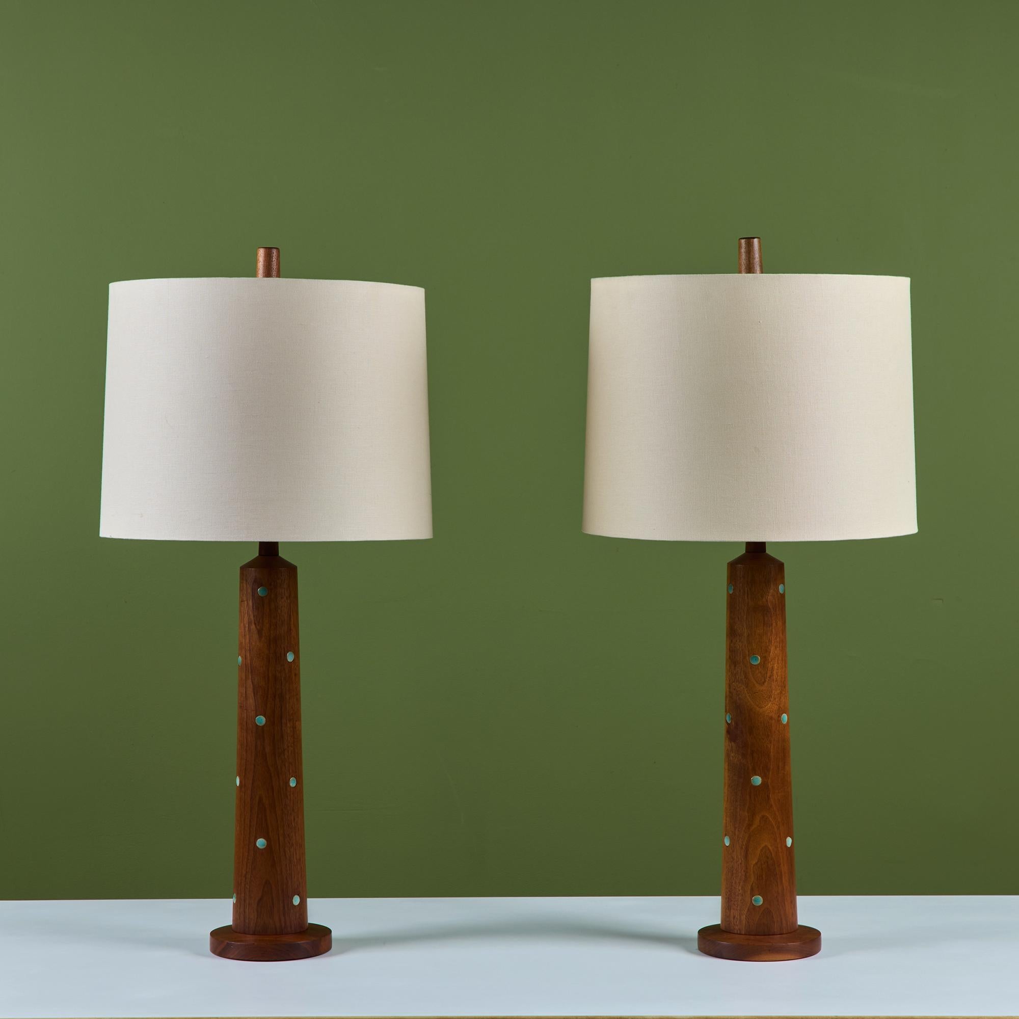Coppia di lampade da tavolo in legno di Gordon & Jane Martz con intarsio di piastrelle in vendita 1